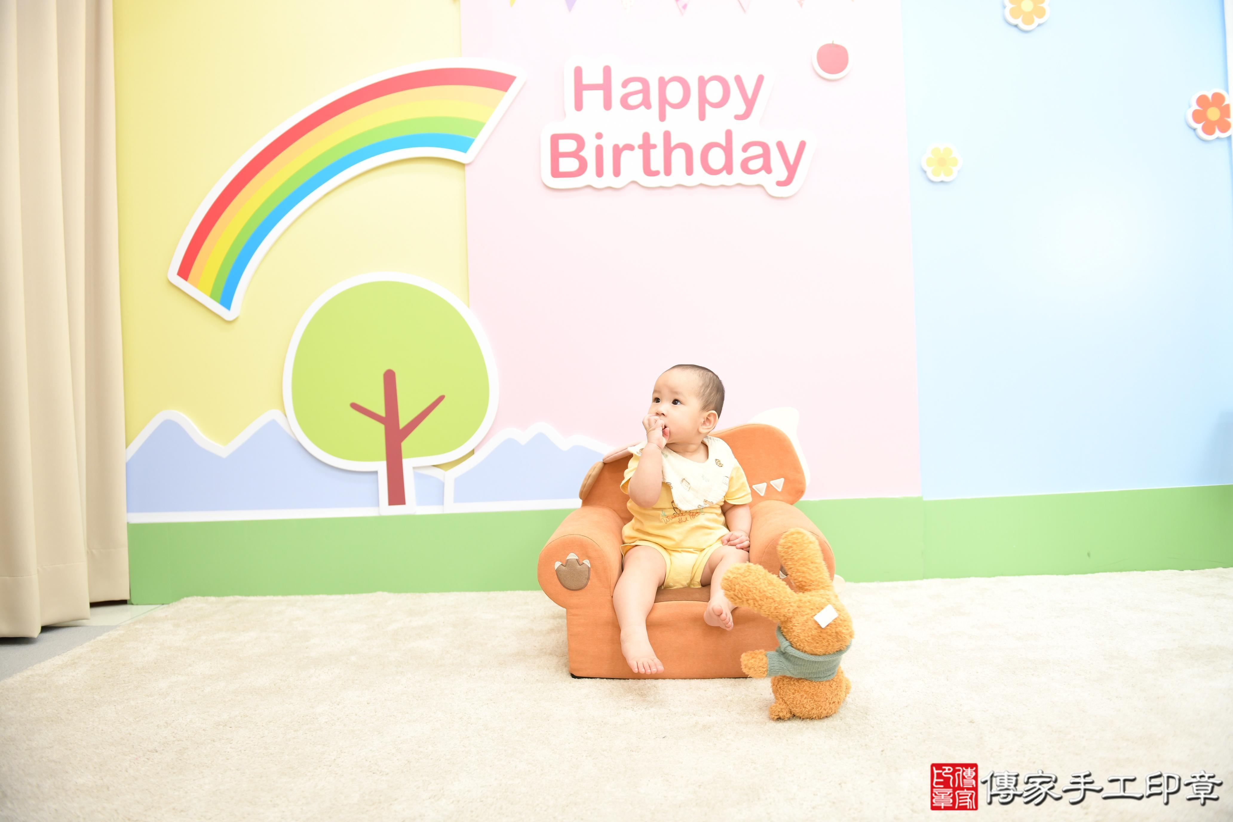 傳家手工印章高雄店、抓周、度脺、美式風會場、傳家嬰兒古禮、吉祥話、抓周道具物品24種、拍照。抓周證書。寶寶抓周、滿周歲、生日快樂、祝福