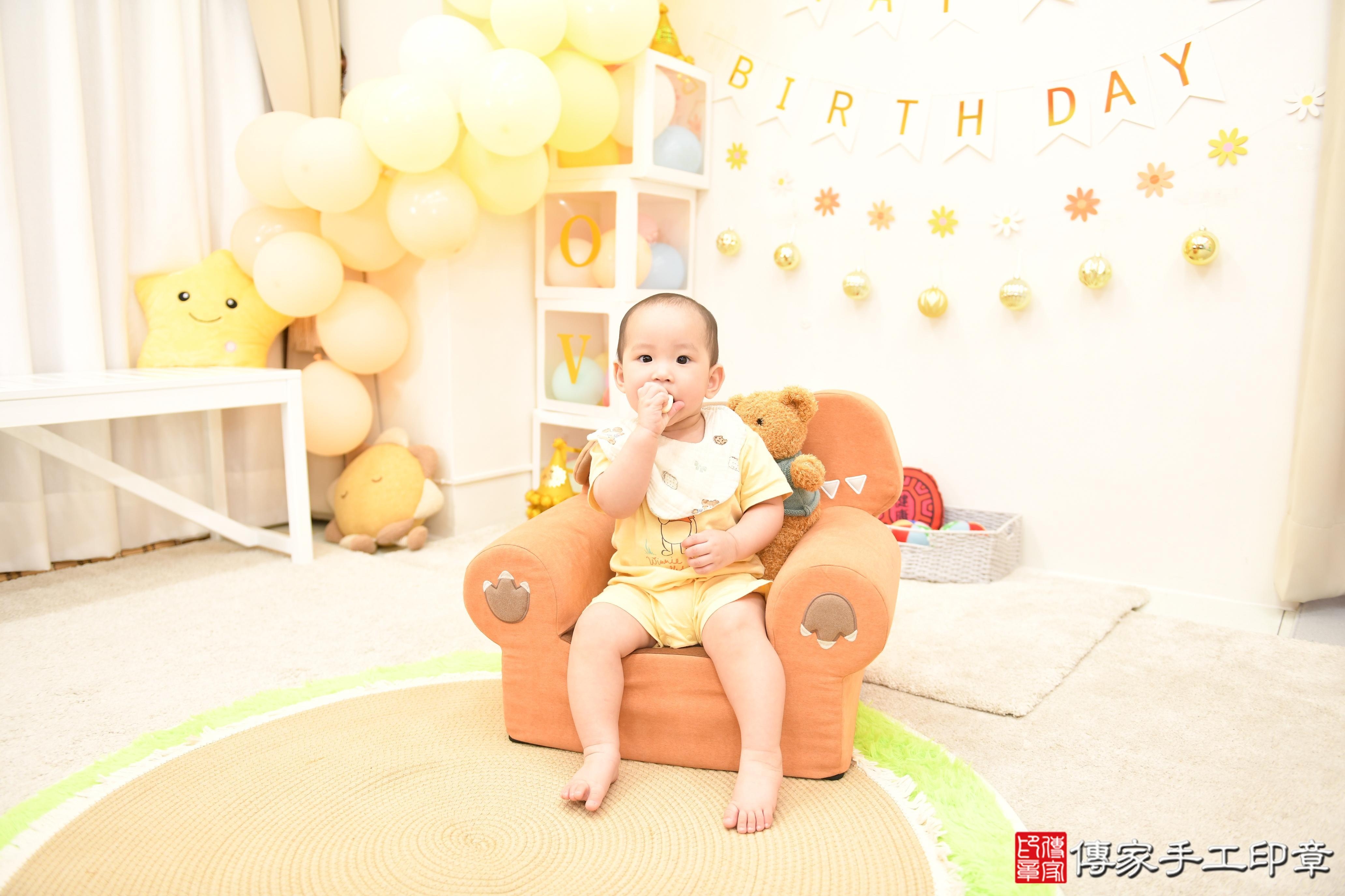 傳家手工印章高雄店、抓周、度脺、美式風會場、傳家嬰兒古禮、吉祥話、抓周道具物品24種、拍照。抓周證書。寶寶抓周、滿周歲、生日快樂、祝福