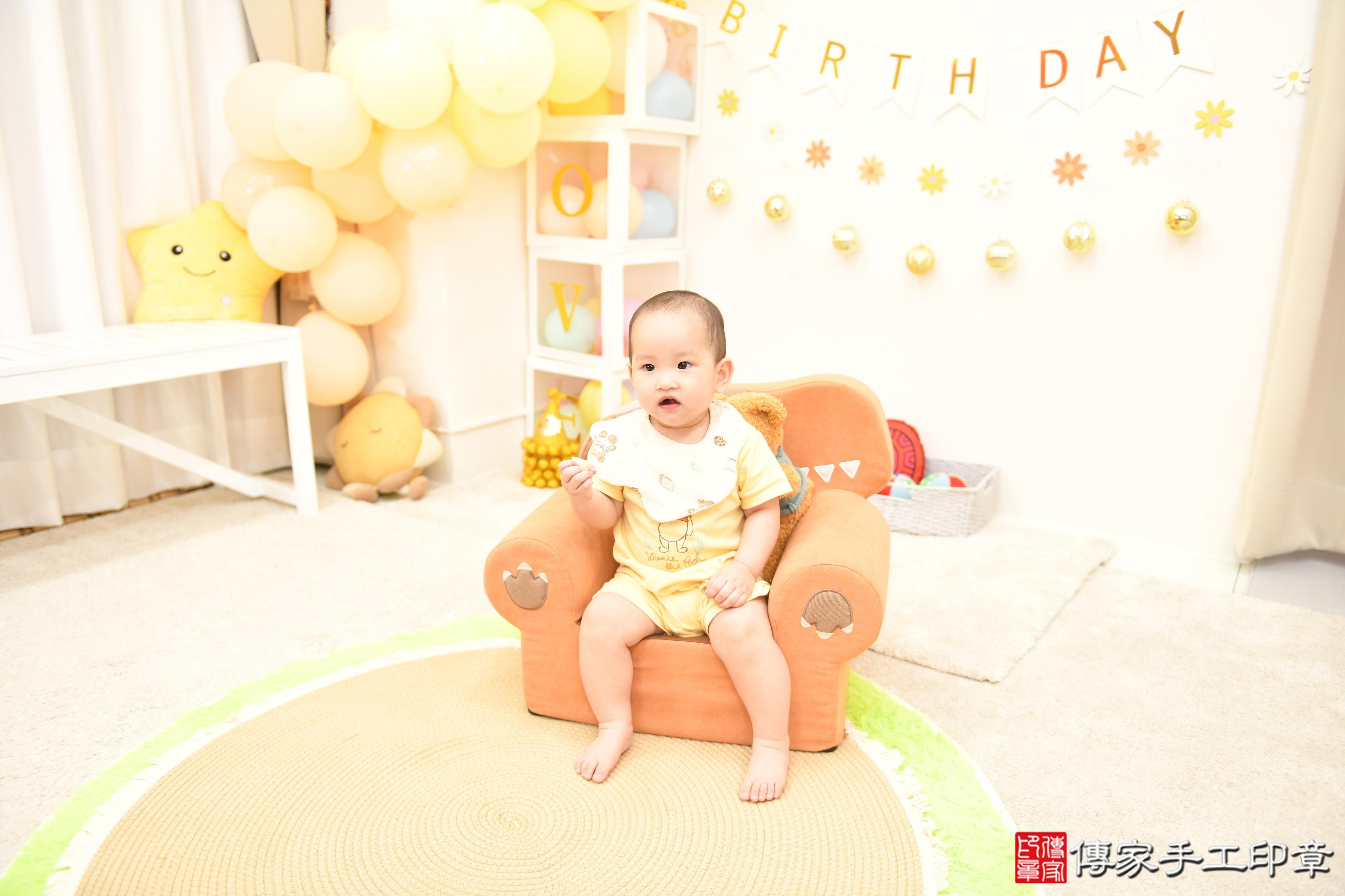 傳家手工印章高雄店、抓周、度脺、美式風會場、傳家嬰兒古禮、吉祥話、抓周道具物品24種、拍照。抓周證書。寶寶抓周、滿周歲、生日快樂、祝福