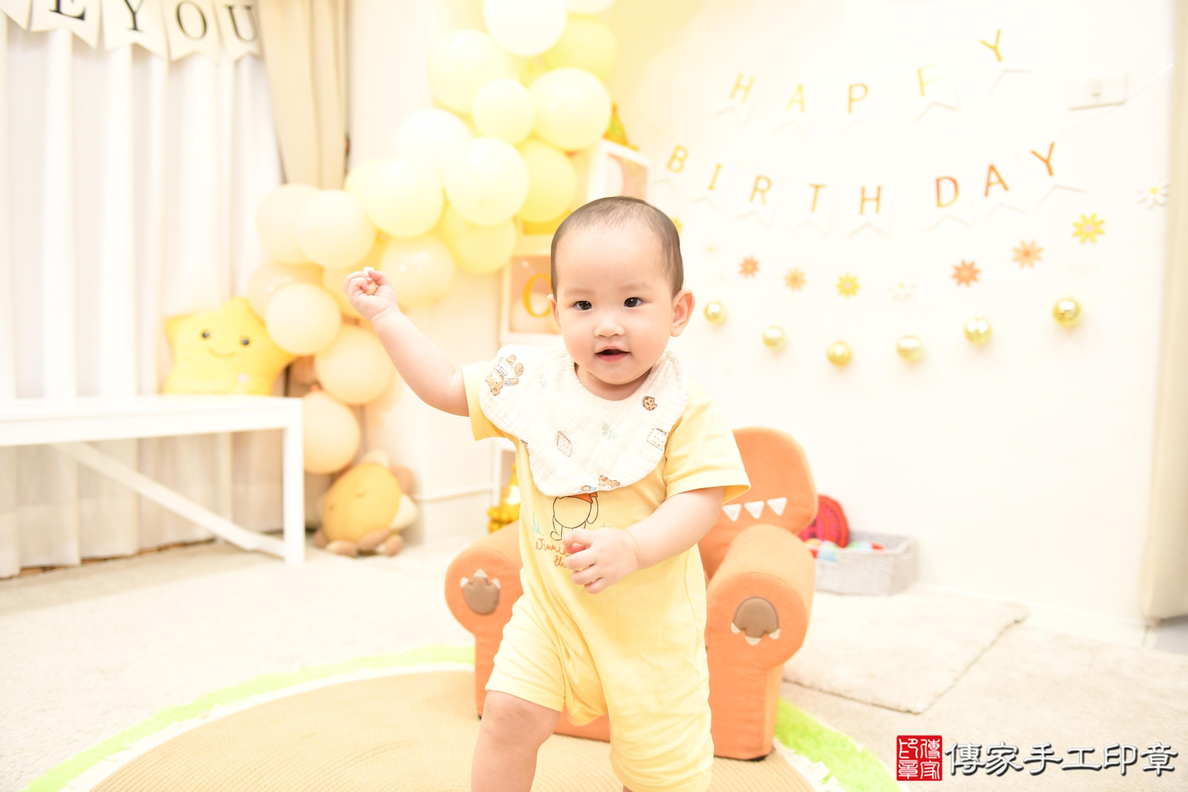 傳家手工印章高雄店、抓周、度脺、美式風會場、傳家嬰兒古禮、吉祥話、抓周道具物品24種、拍照。抓周證書。寶寶抓周、滿周歲、生日快樂、祝福