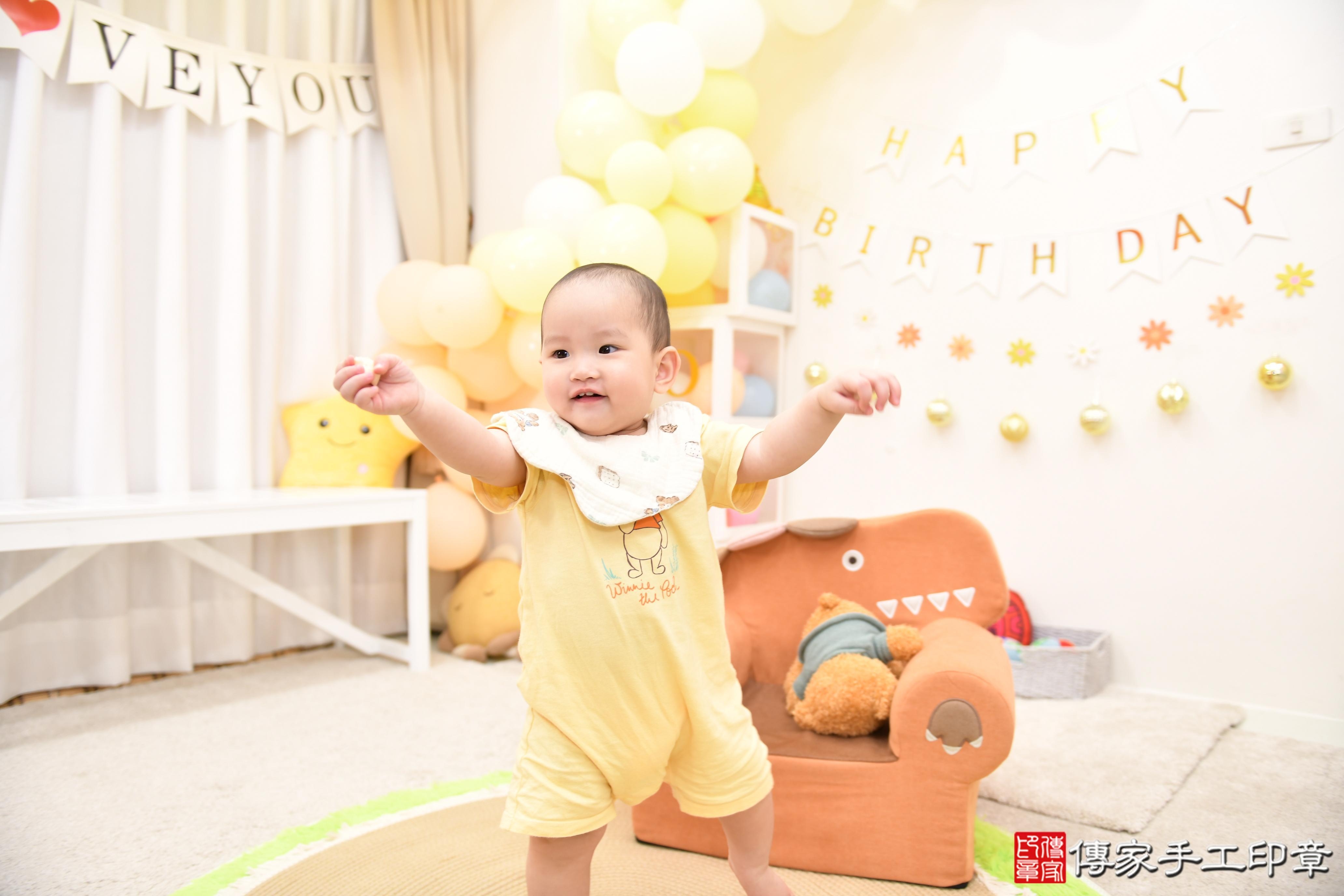 傳家手工印章高雄店、抓周、度脺、美式風會場、傳家嬰兒古禮、吉祥話、抓周道具物品24種、拍照。抓周證書。寶寶抓周、滿周歲、生日快樂、祝福