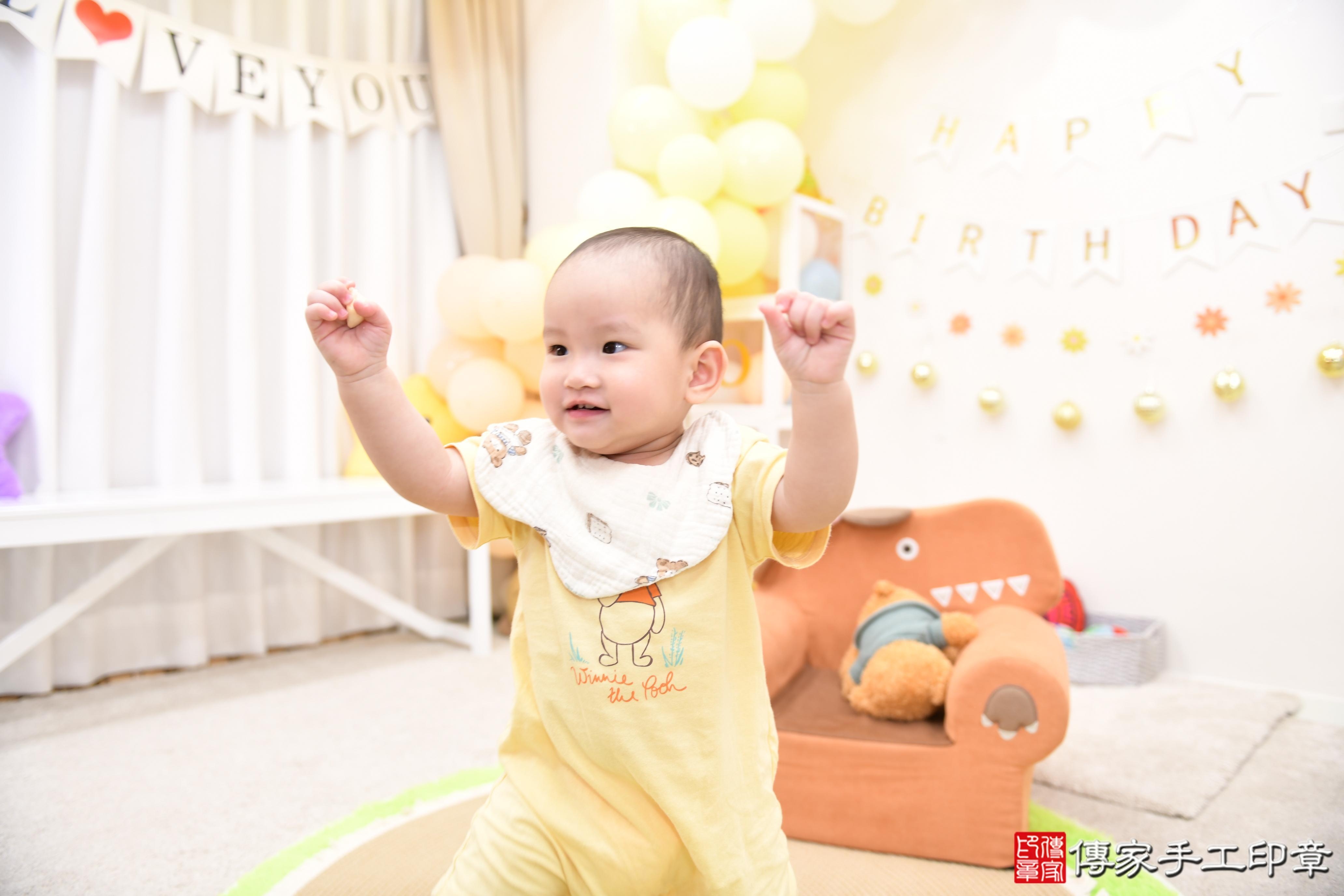 傳家手工印章高雄店、抓周、度脺、美式風會場、傳家嬰兒古禮、吉祥話、抓周道具物品24種、拍照。抓周證書。寶寶抓周、滿周歲、生日快樂、祝福