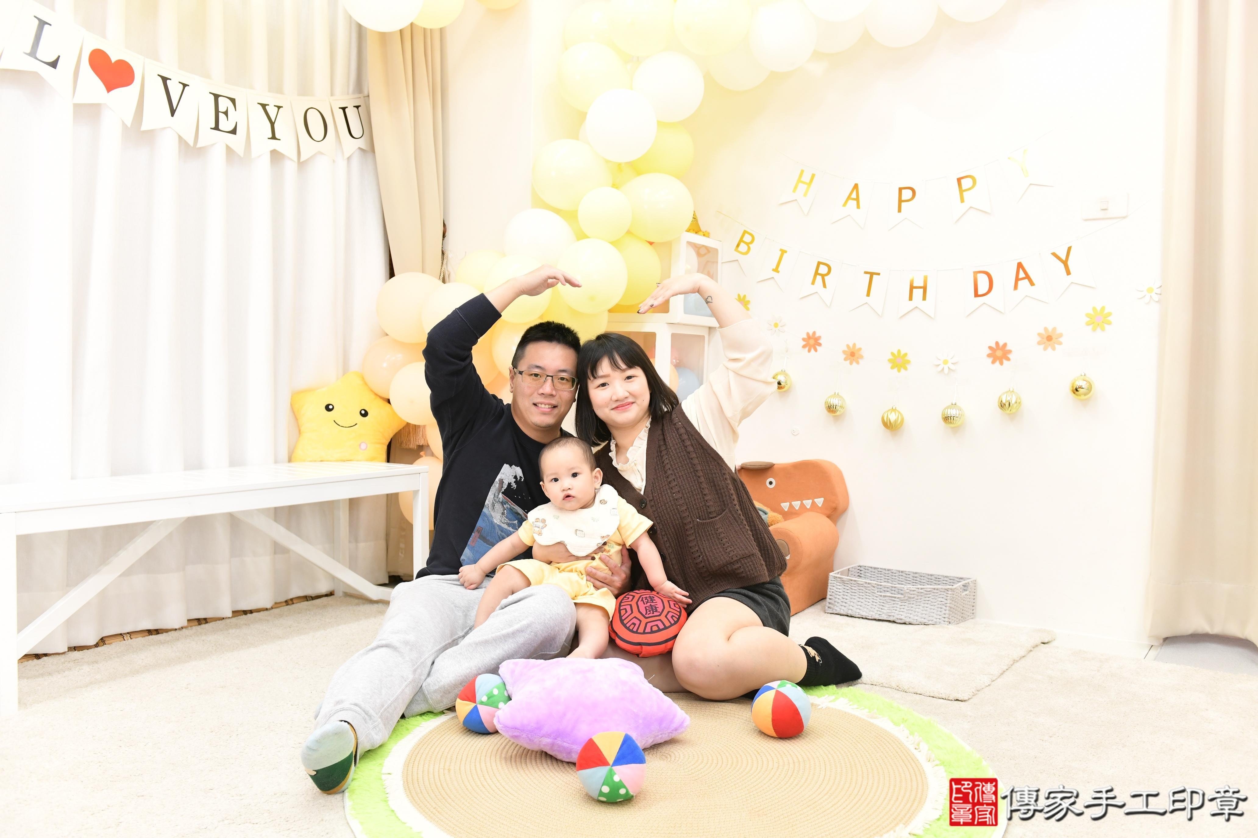 傳家手工印章高雄店、抓周、度脺、美式風會場、傳家嬰兒古禮、吉祥話、抓周道具物品24種、拍照。抓周證書。寶寶抓周、滿周歲、生日快樂、祝福