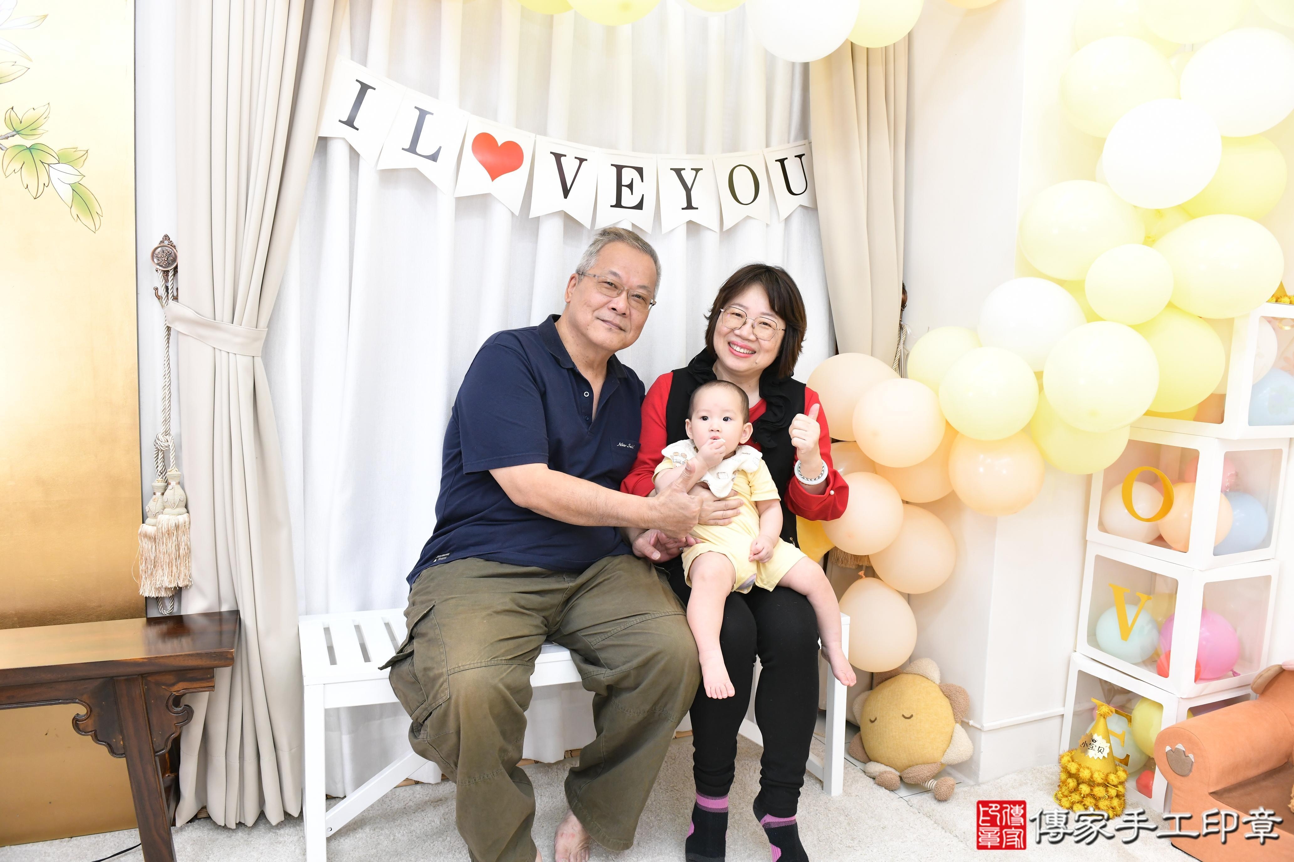 傳家手工印章高雄店、抓周、度脺、美式風會場、傳家嬰兒古禮、吉祥話、抓周道具物品24種、拍照。抓周證書。寶寶抓周、滿周歲、生日快樂、祝福