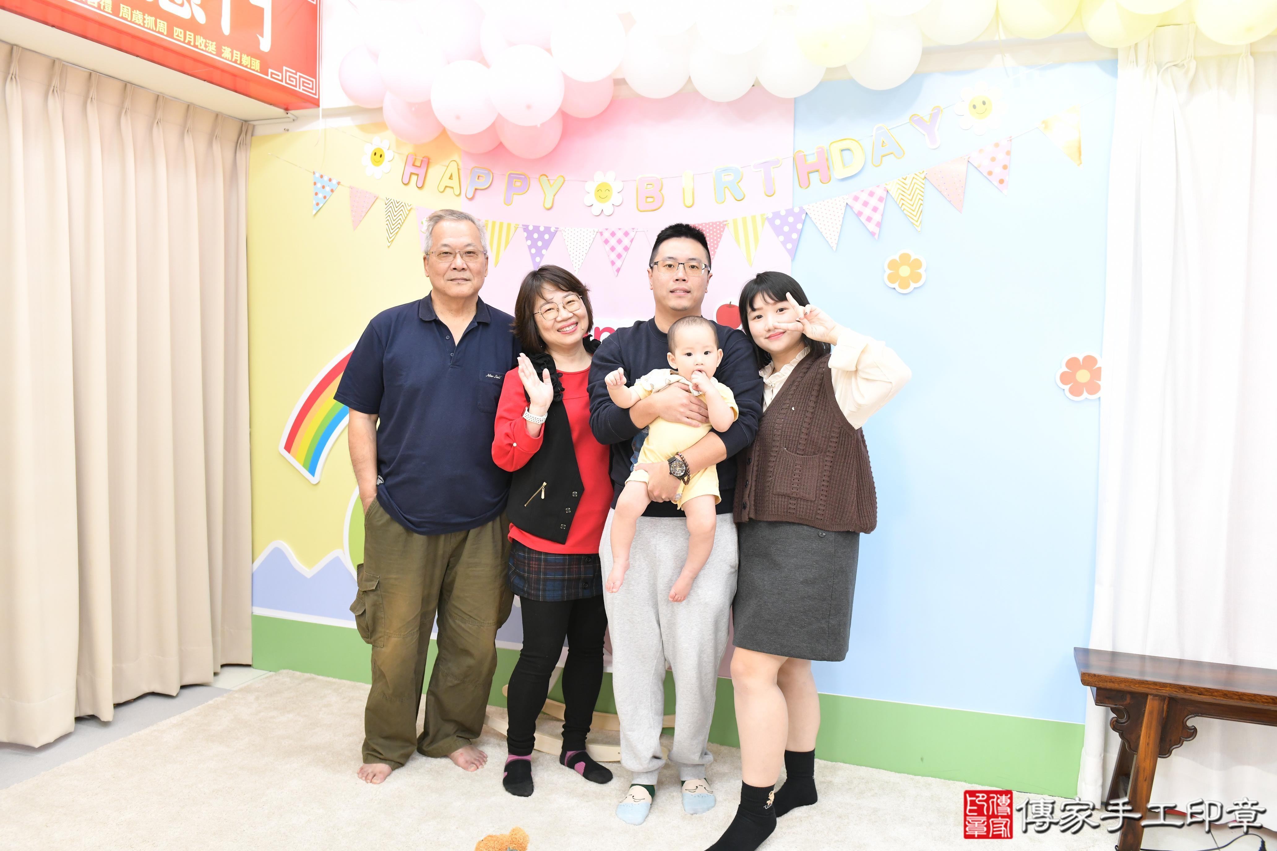 傳家手工印章高雄店、抓周、度脺、美式風會場、傳家嬰兒古禮、吉祥話、抓周道具物品24種、拍照。抓周證書。寶寶抓周、滿周歲、生日快樂、祝福