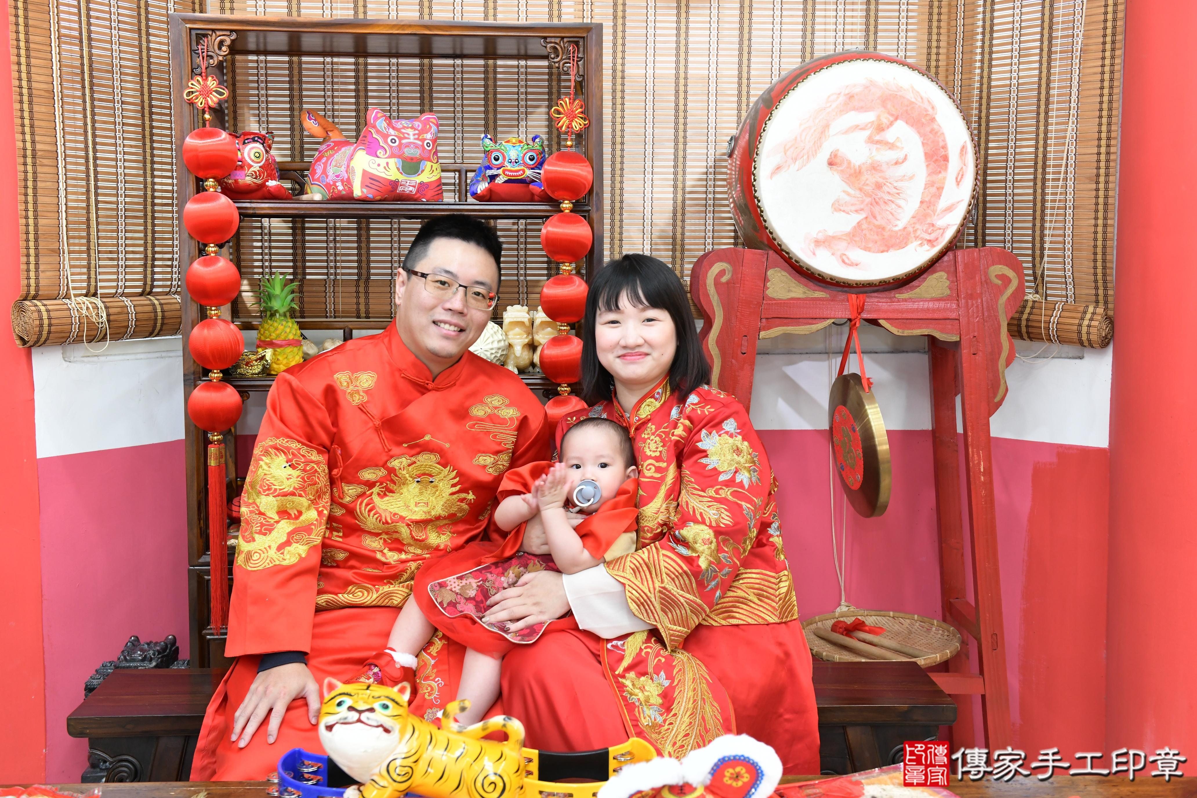 傳家手工印章高雄店、抓周、度脺、美式風會場、傳家嬰兒古禮、吉祥話、抓周道具物品24種、拍照。抓周證書。寶寶抓周、滿周歲、生日快樂、祝福