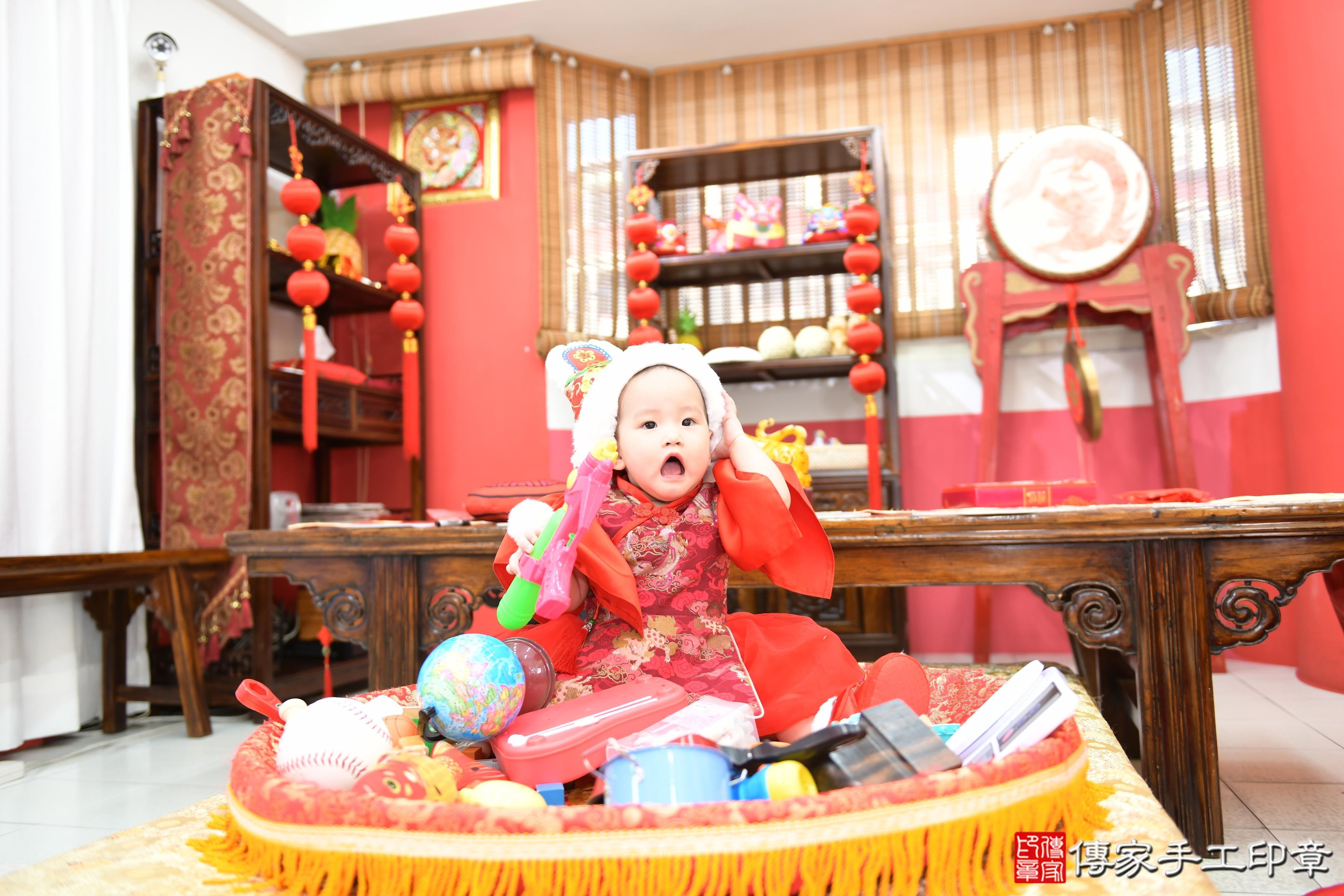 傳家手工印章高雄店、抓周、度脺、美式風會場、傳家嬰兒古禮、吉祥話、抓周道具物品24種、拍照。抓周證書。寶寶抓周、滿周歲、生日快樂、祝福