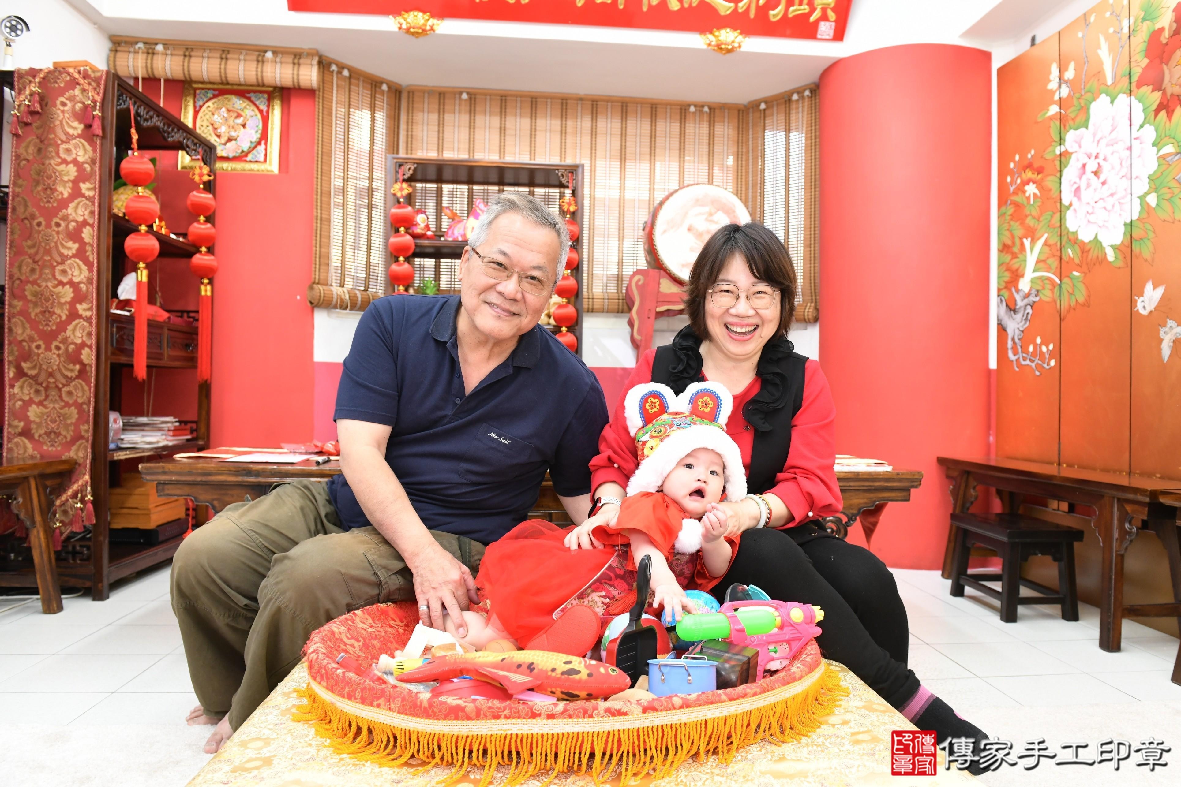 傳家手工印章高雄店、抓周、度脺、美式風會場、傳家嬰兒古禮、吉祥話、抓周道具物品24種、拍照。抓周證書。寶寶抓周、滿周歲、生日快樂、祝福