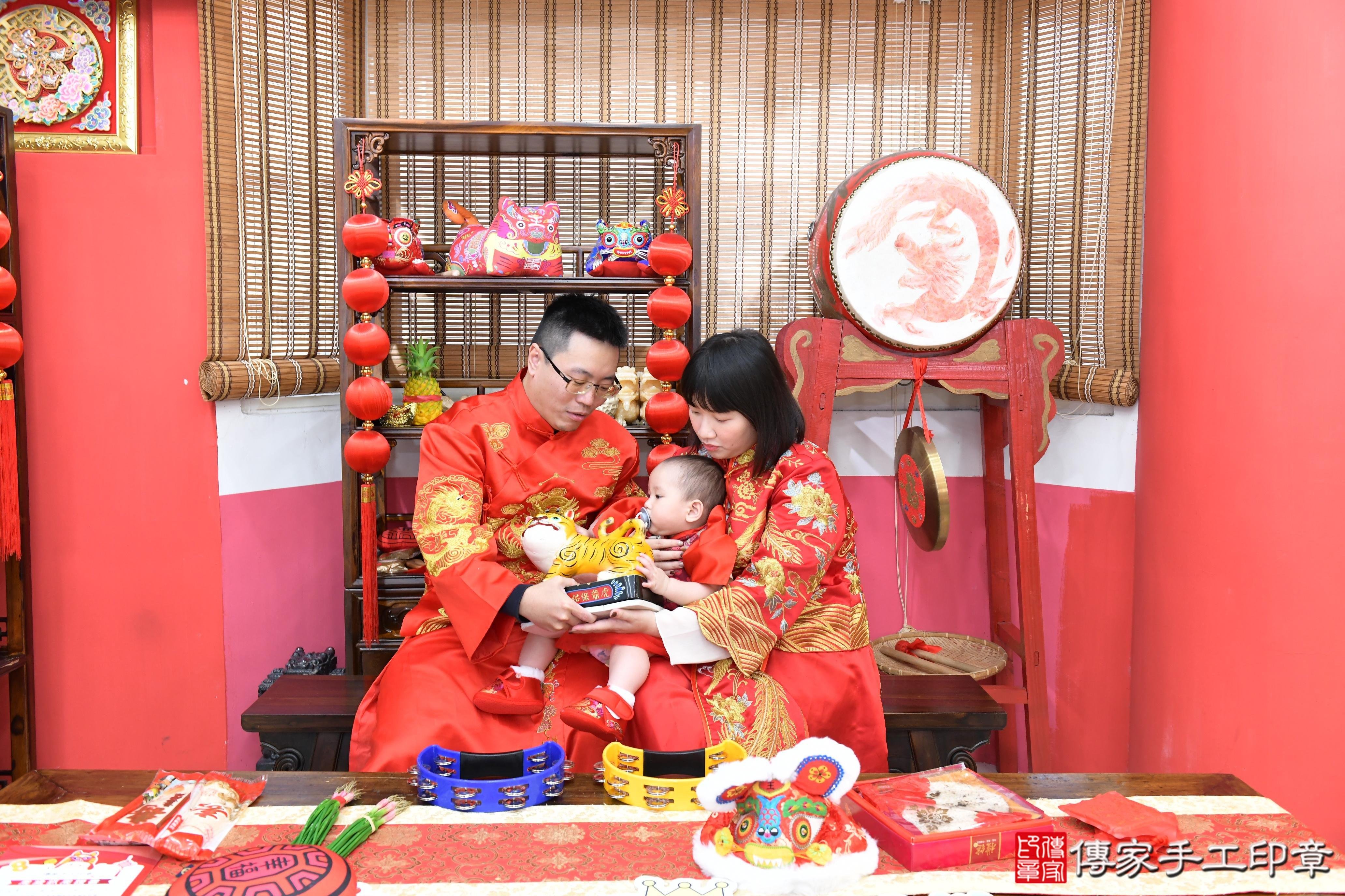 傳家手工印章高雄店、抓周、度脺、美式風會場、傳家嬰兒古禮、吉祥話、抓周道具物品24種、拍照。抓周證書。寶寶抓周、滿周歲、生日快樂、祝福