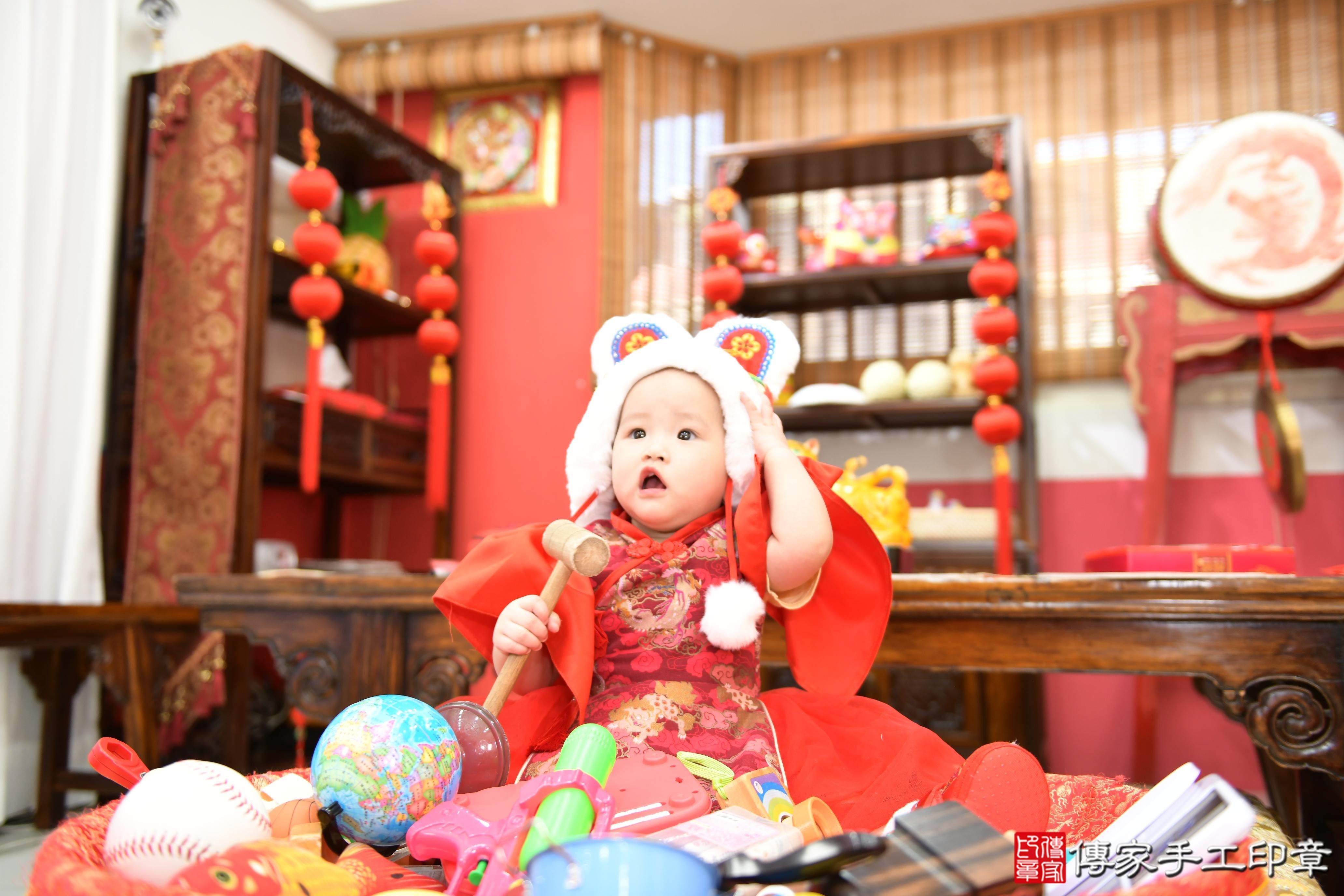 傳家手工印章高雄店、抓周、度脺、美式風會場、傳家嬰兒古禮、吉祥話、抓周道具物品24種、拍照。抓周證書。寶寶抓周、滿周歲、生日快樂、祝福