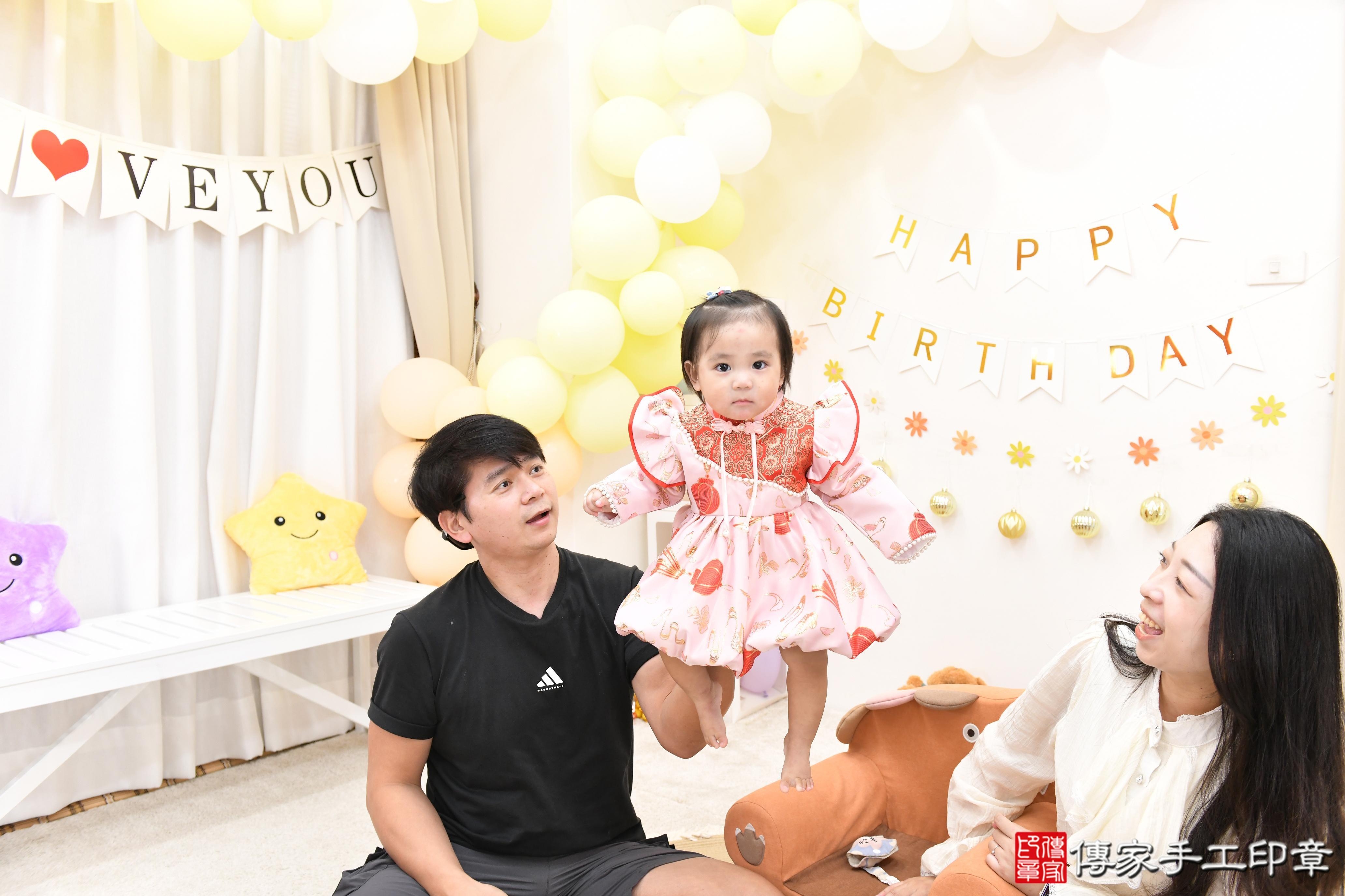 傳家手工印章高雄店、抓周、度脺、美式風會場、傳家嬰兒古禮、吉祥話、抓周道具物品24種、拍照。抓周證書。寶寶抓周、滿周歲、生日快樂、祝福