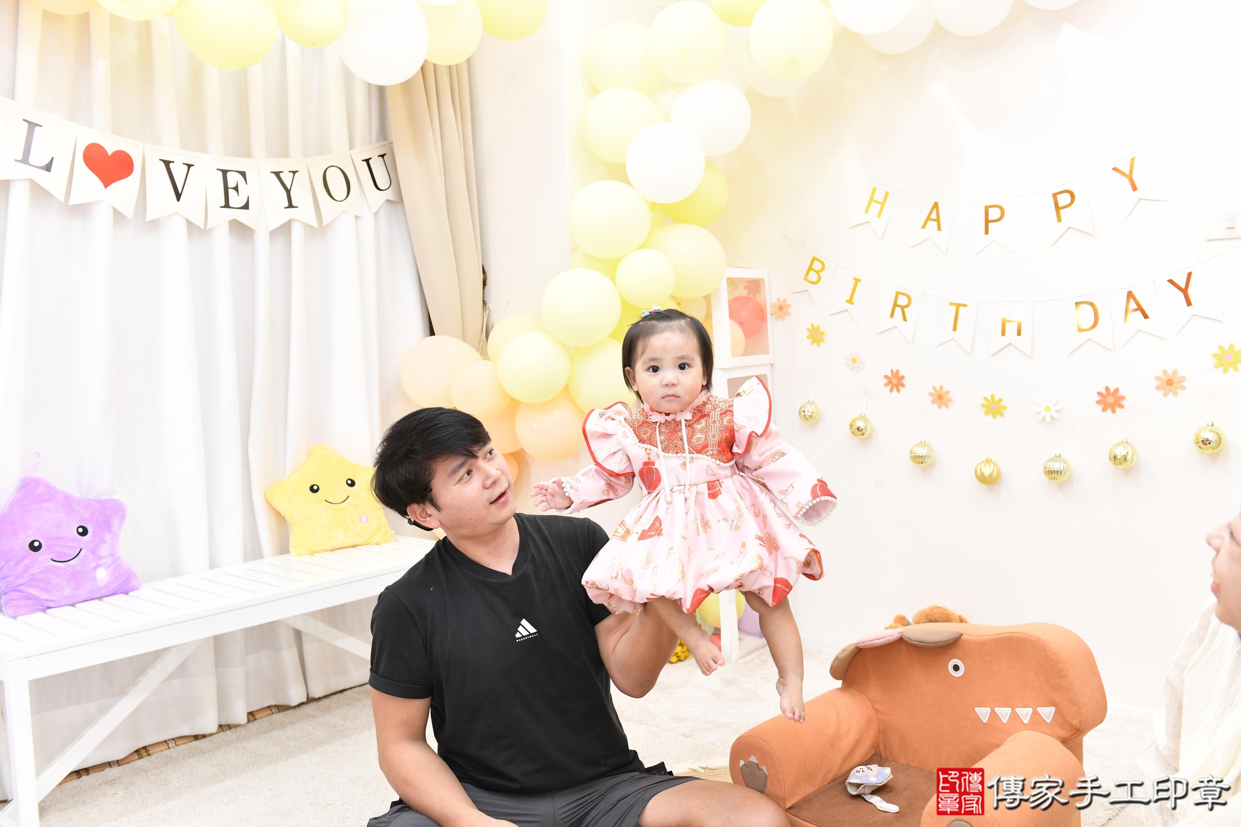 傳家手工印章高雄店、抓周、度脺、美式風會場、傳家嬰兒古禮、吉祥話、抓周道具物品24種、拍照。抓周證書。寶寶抓周、滿周歲、生日快樂、祝福