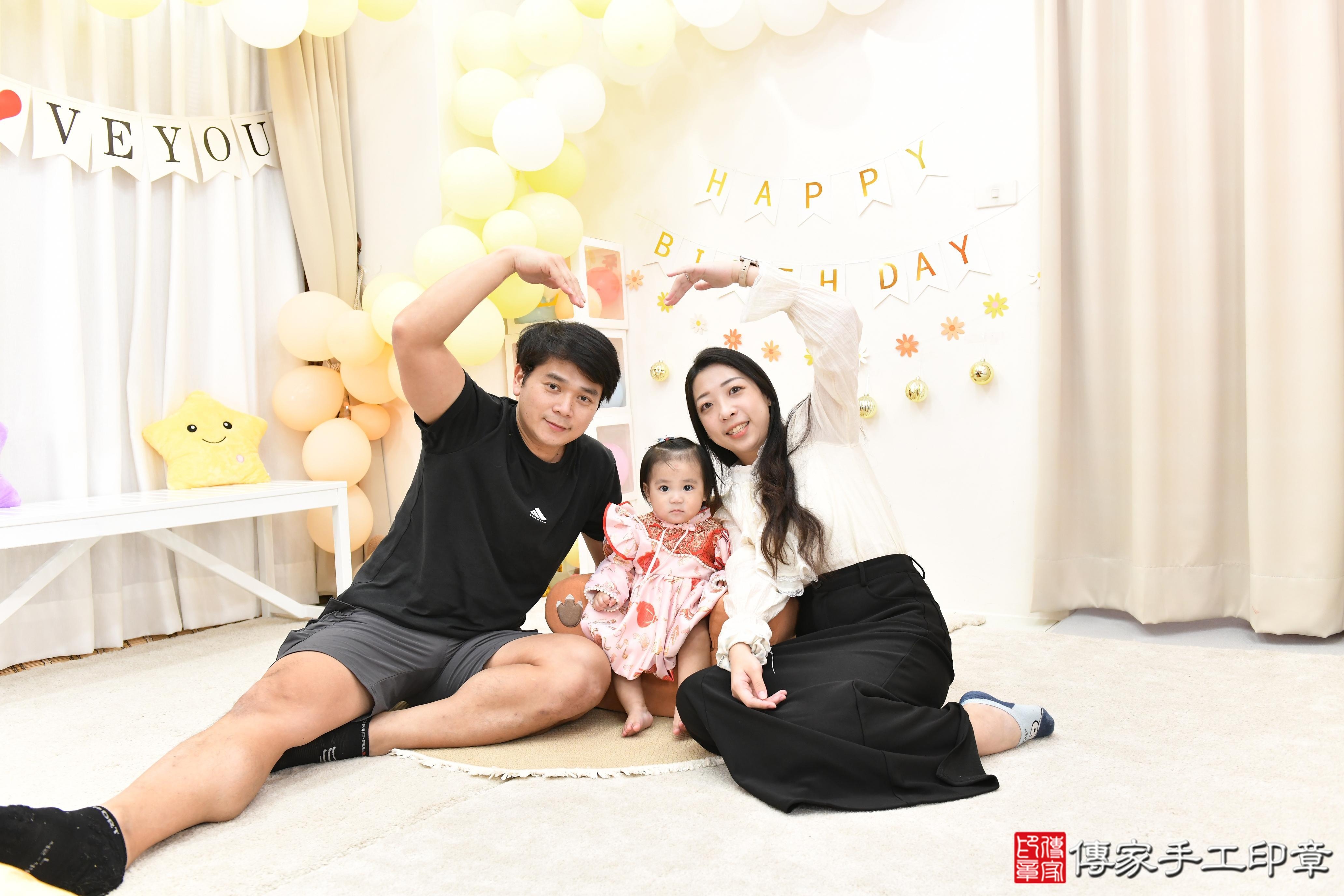 傳家手工印章高雄店、抓周、度脺、美式風會場、傳家嬰兒古禮、吉祥話、抓周道具物品24種、拍照。抓周證書。寶寶抓周、滿周歲、生日快樂、祝福