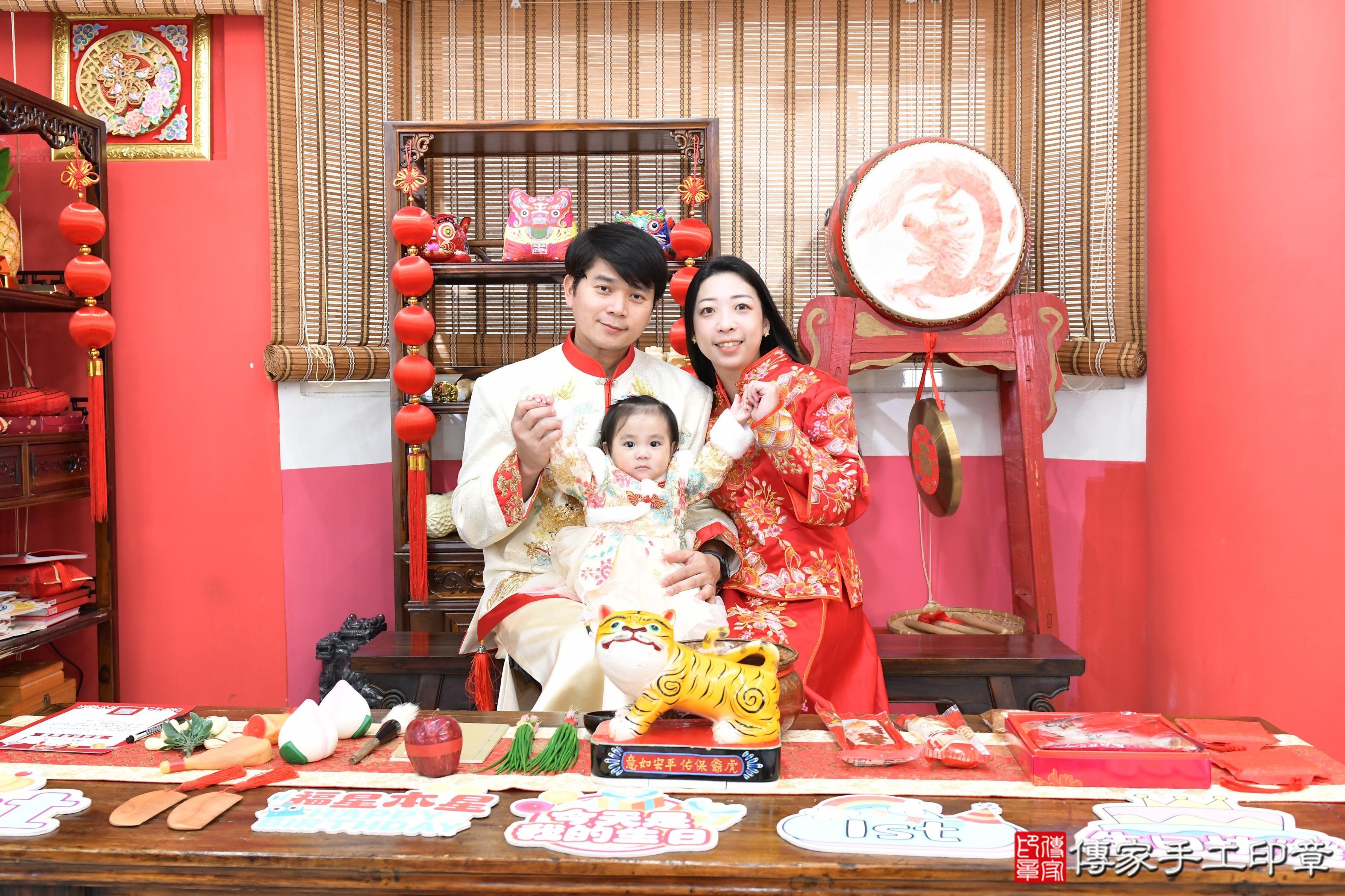 傳家手工印章高雄店、抓周、度脺、美式風會場、傳家嬰兒古禮、吉祥話、抓周道具物品24種、拍照。抓周證書。寶寶抓周、滿周歲、生日快樂、祝福