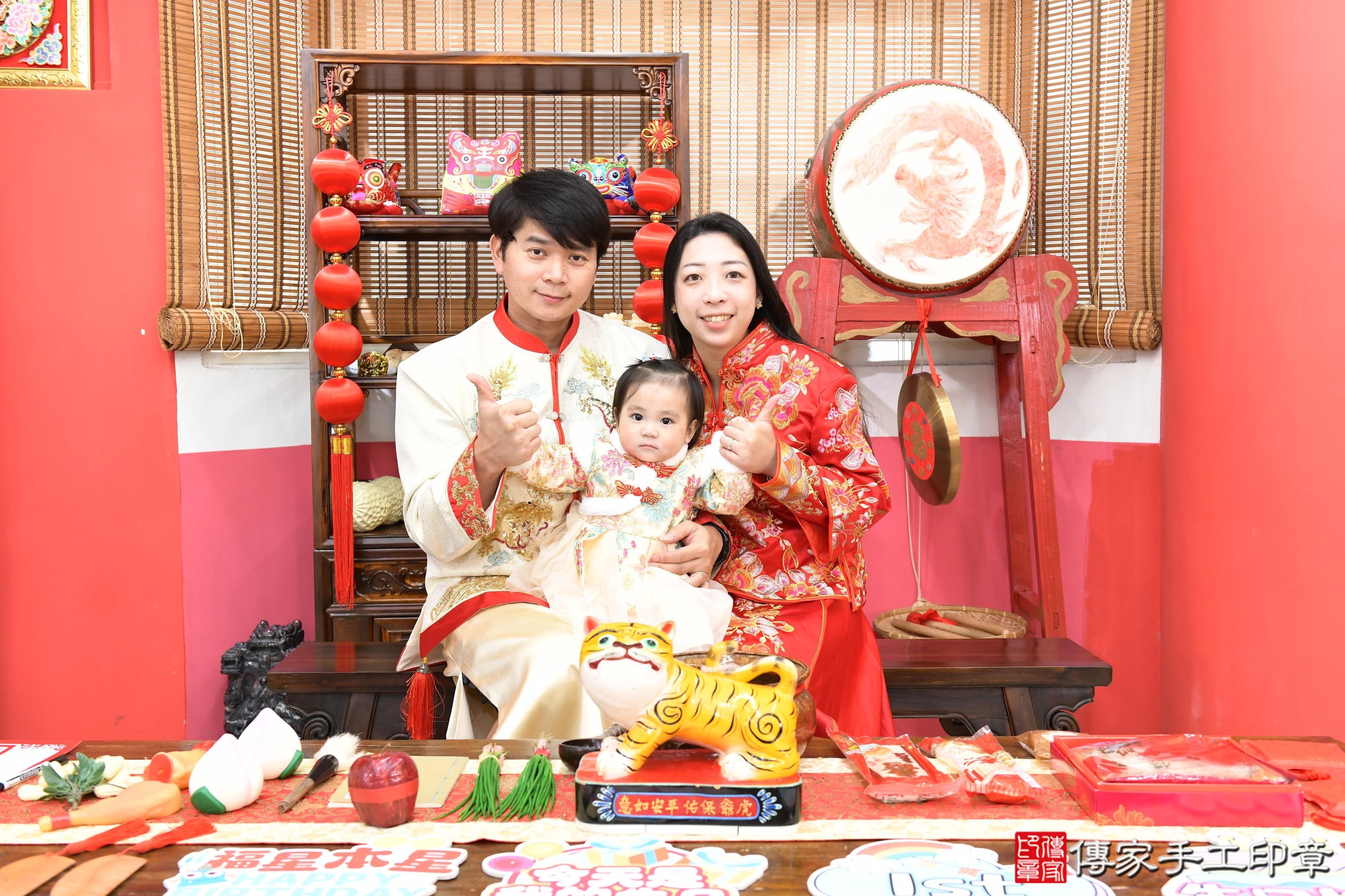 傳家手工印章高雄店、抓周、度脺、美式風會場、傳家嬰兒古禮、吉祥話、抓周道具物品24種、拍照。抓周證書。寶寶抓周、滿周歲、生日快樂、祝福