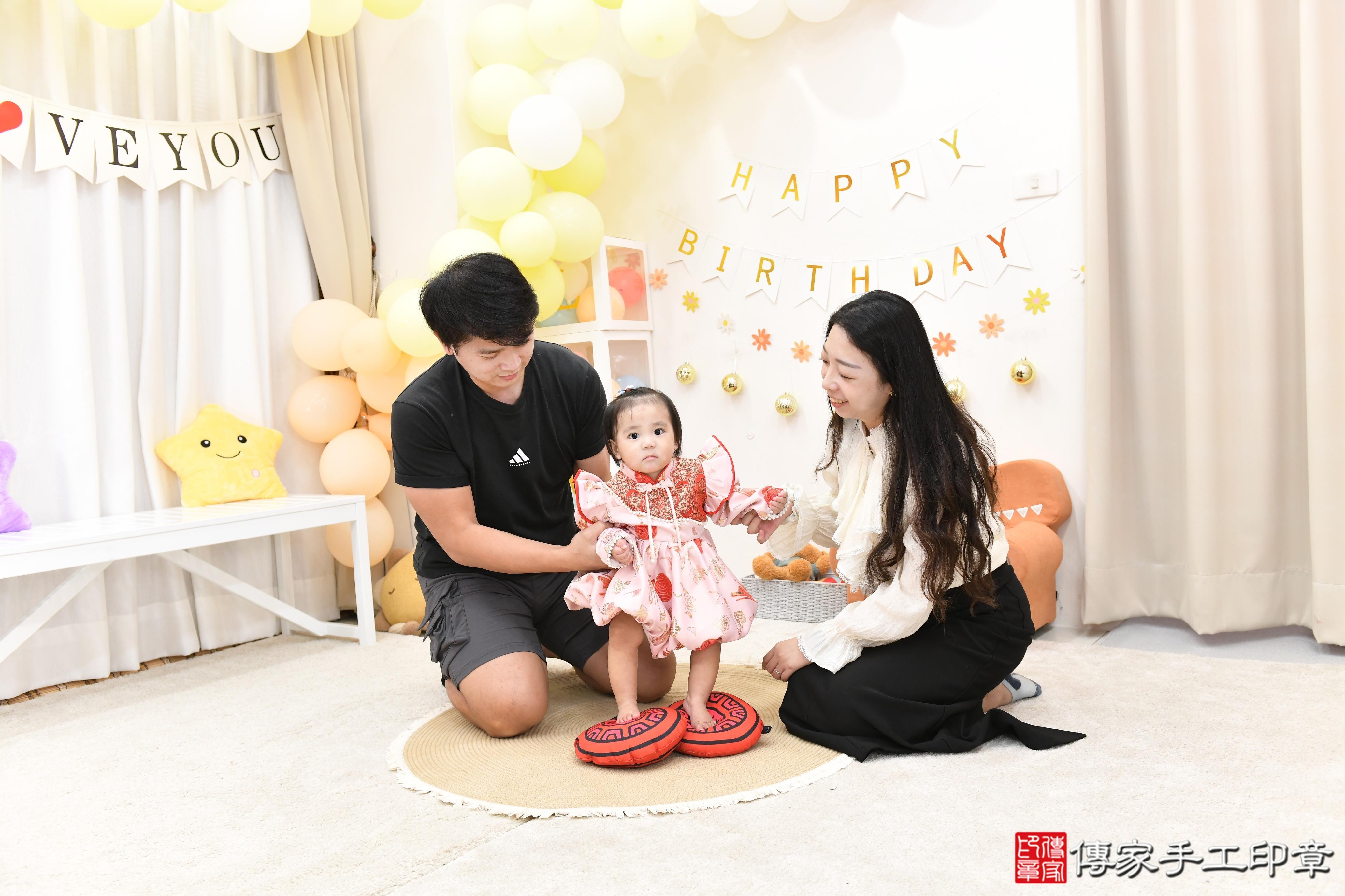 傳家手工印章高雄店、抓周、度脺、美式風會場、傳家嬰兒古禮、吉祥話、抓周道具物品24種、拍照。抓周證書。寶寶抓周、滿周歲、生日快樂、祝福