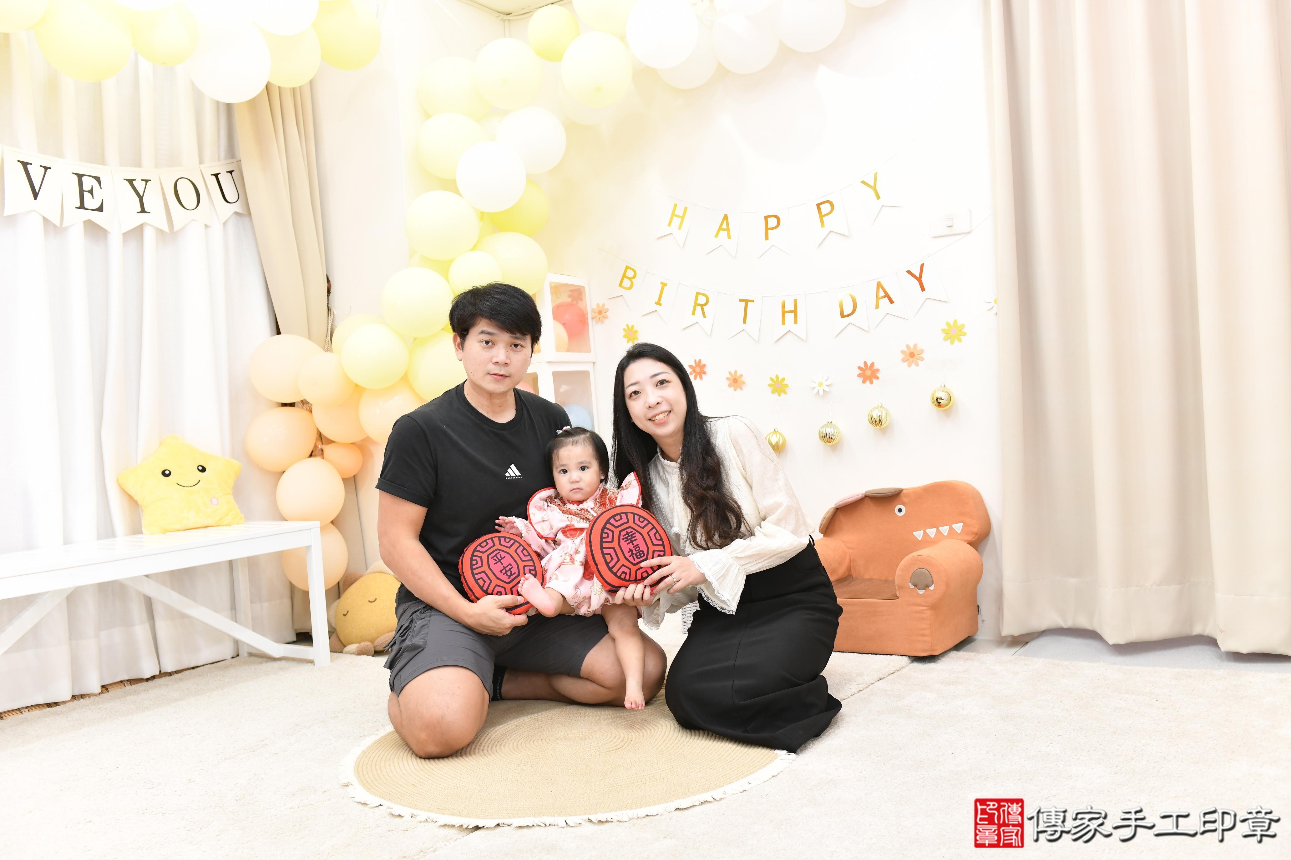 傳家手工印章高雄店、抓周、度脺、美式風會場、傳家嬰兒古禮、吉祥話、抓周道具物品24種、拍照。抓周證書。寶寶抓周、滿周歲、生日快樂、祝福