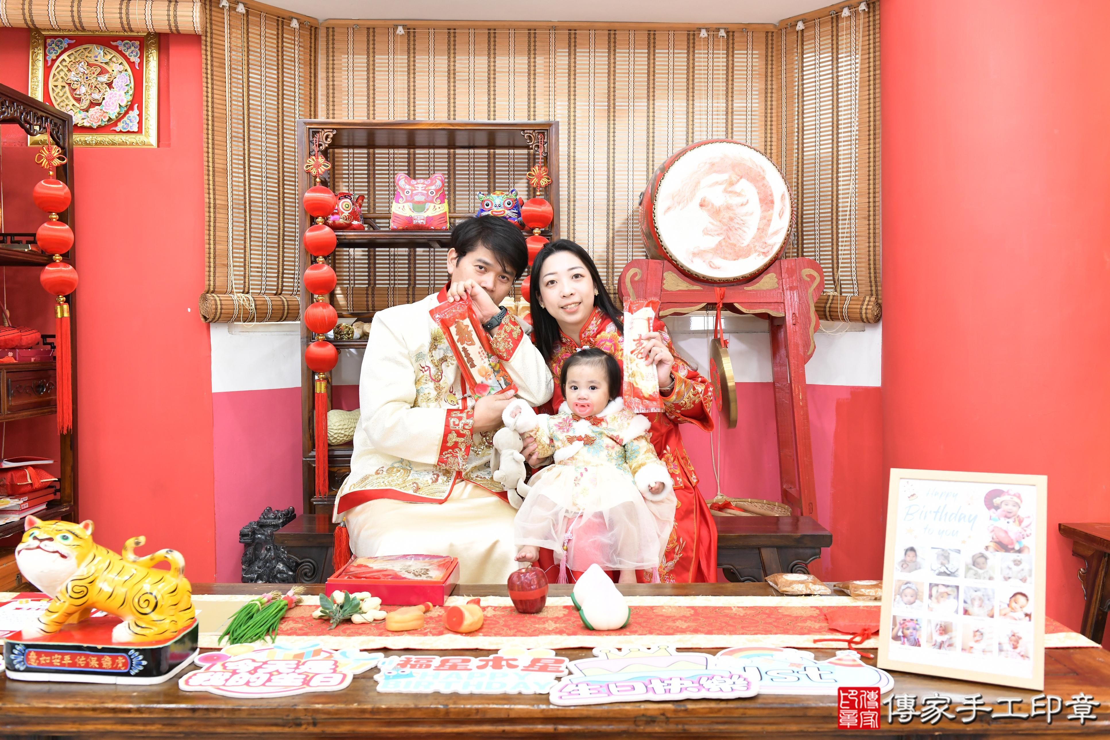 傳家手工印章高雄店、抓周、度脺、美式風會場、傳家嬰兒古禮、吉祥話、抓周道具物品24種、拍照。抓周證書。寶寶抓周、滿周歲、生日快樂、祝福