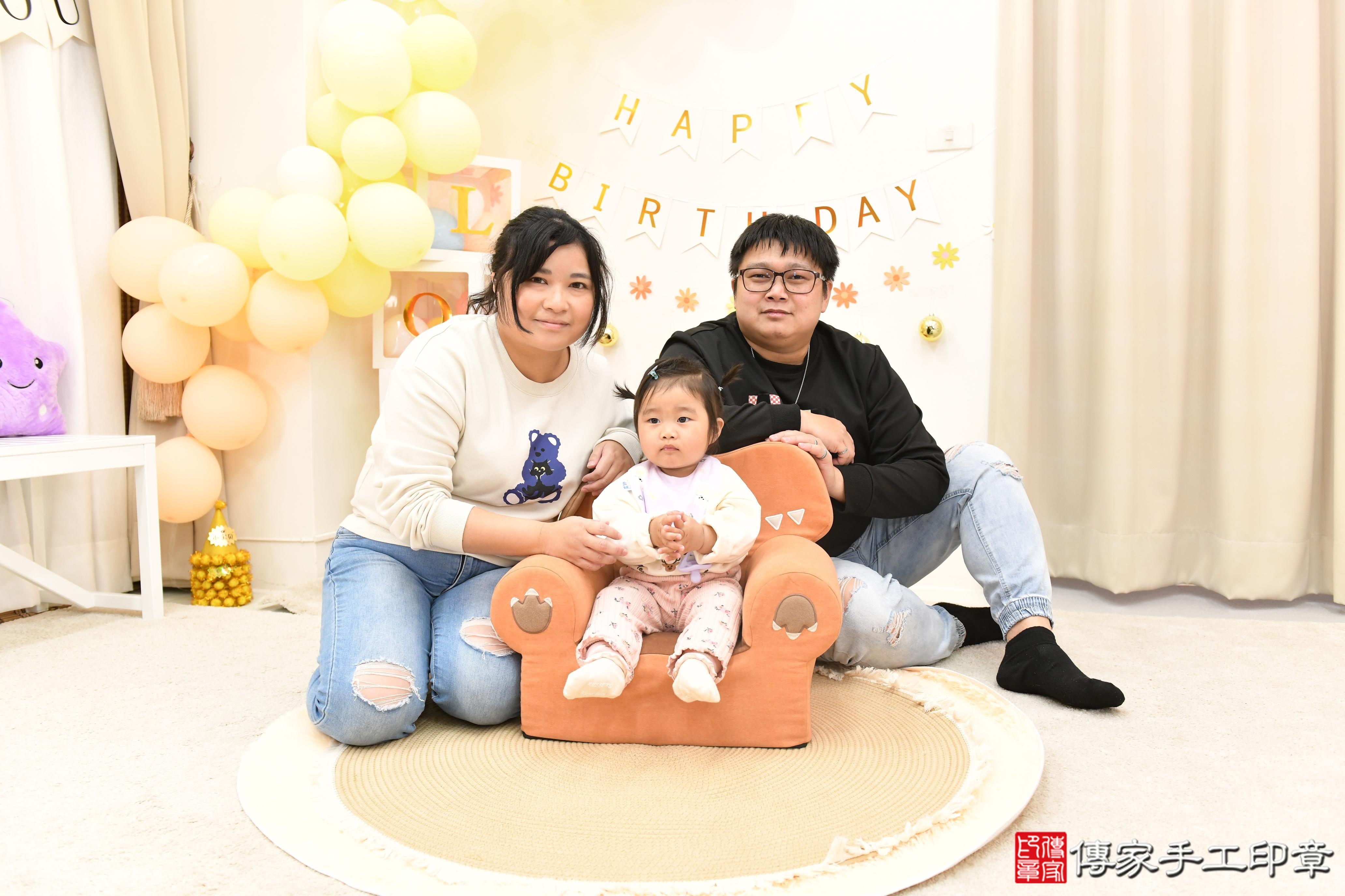 傳家手工印章高雄店、抓周、度脺、美式風會場、傳家嬰兒古禮、吉祥話、抓周道具物品24種、拍照。抓周證書。寶寶抓周、滿周歲、生日快樂、祝福 傳家手工印章高雄店、抓周、度脺、美式風會場、傳家嬰兒古禮、吉祥話、抓周道具物品24種、拍照。抓周證書。寶寶抓周、滿周歲、生日快樂、祝福