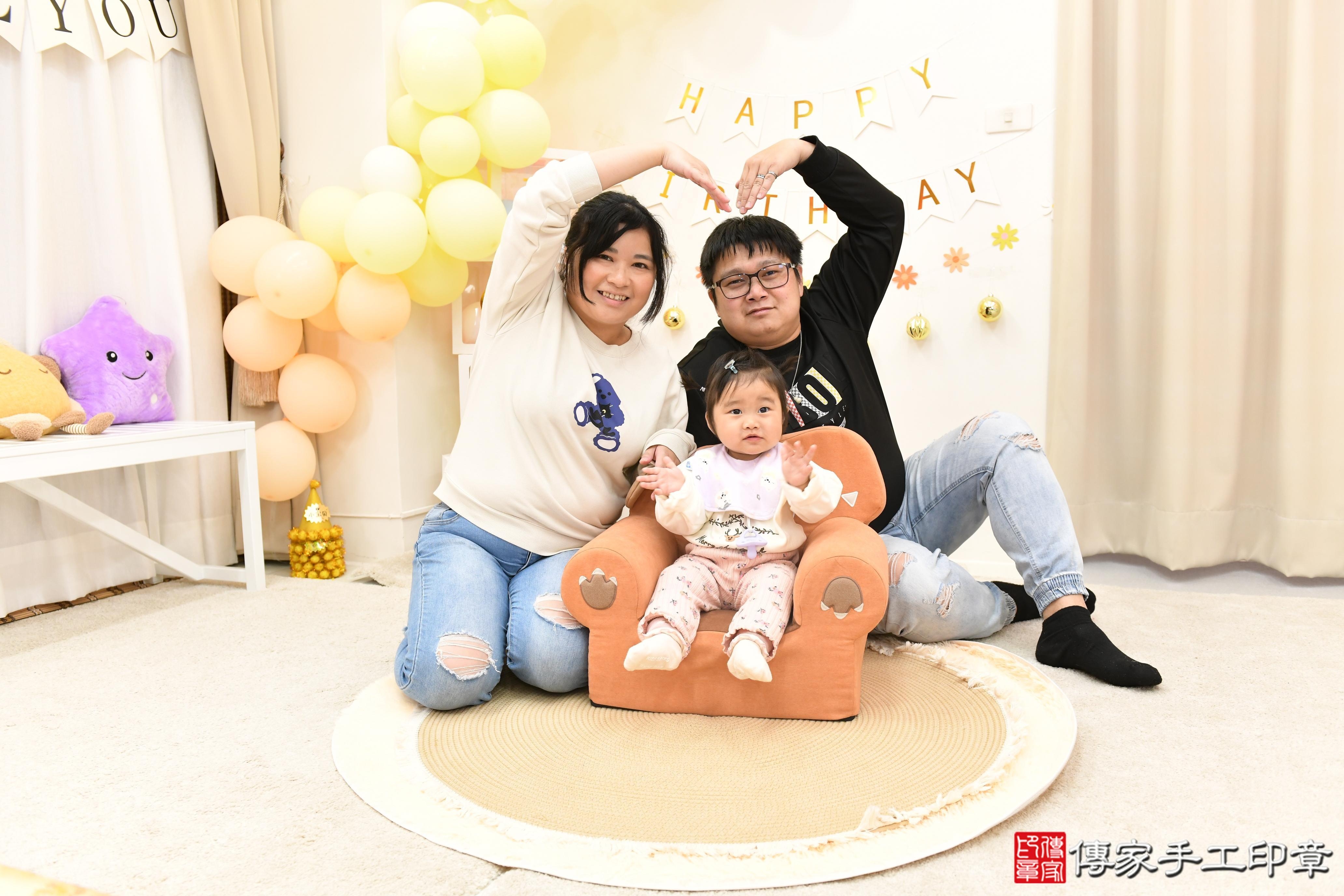 傳家手工印章高雄店、抓周、度脺、美式風會場、傳家嬰兒古禮、吉祥話、抓周道具物品24種、拍照。抓周證書。寶寶抓周、滿周歲、生日快樂、祝福 傳家手工印章高雄店、抓周、度脺、美式風會場、傳家嬰兒古禮、吉祥話、抓周道具物品24種、拍照。抓周證書。寶寶抓周、滿周歲、生日快樂、祝福