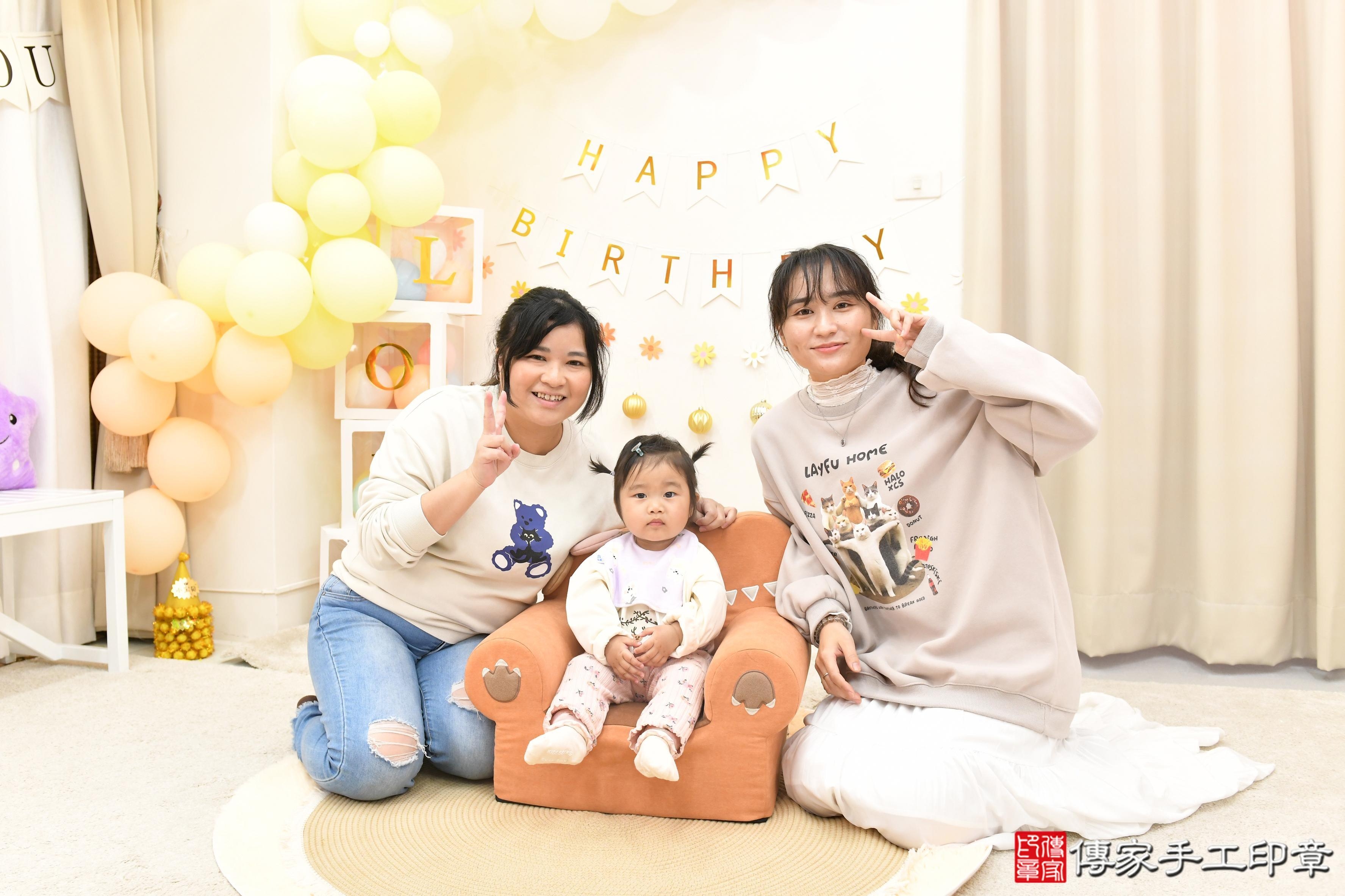 傳家手工印章高雄店、抓周、度脺、美式風會場、傳家嬰兒古禮、吉祥話、抓周道具物品24種、拍照。抓周證書。寶寶抓周、滿周歲、生日快樂、祝福 傳家手工印章高雄店、抓周、度脺、美式風會場、傳家嬰兒古禮、吉祥話、抓周道具物品24種、拍照。抓周證書。寶寶抓周、滿周歲、生日快樂、祝福