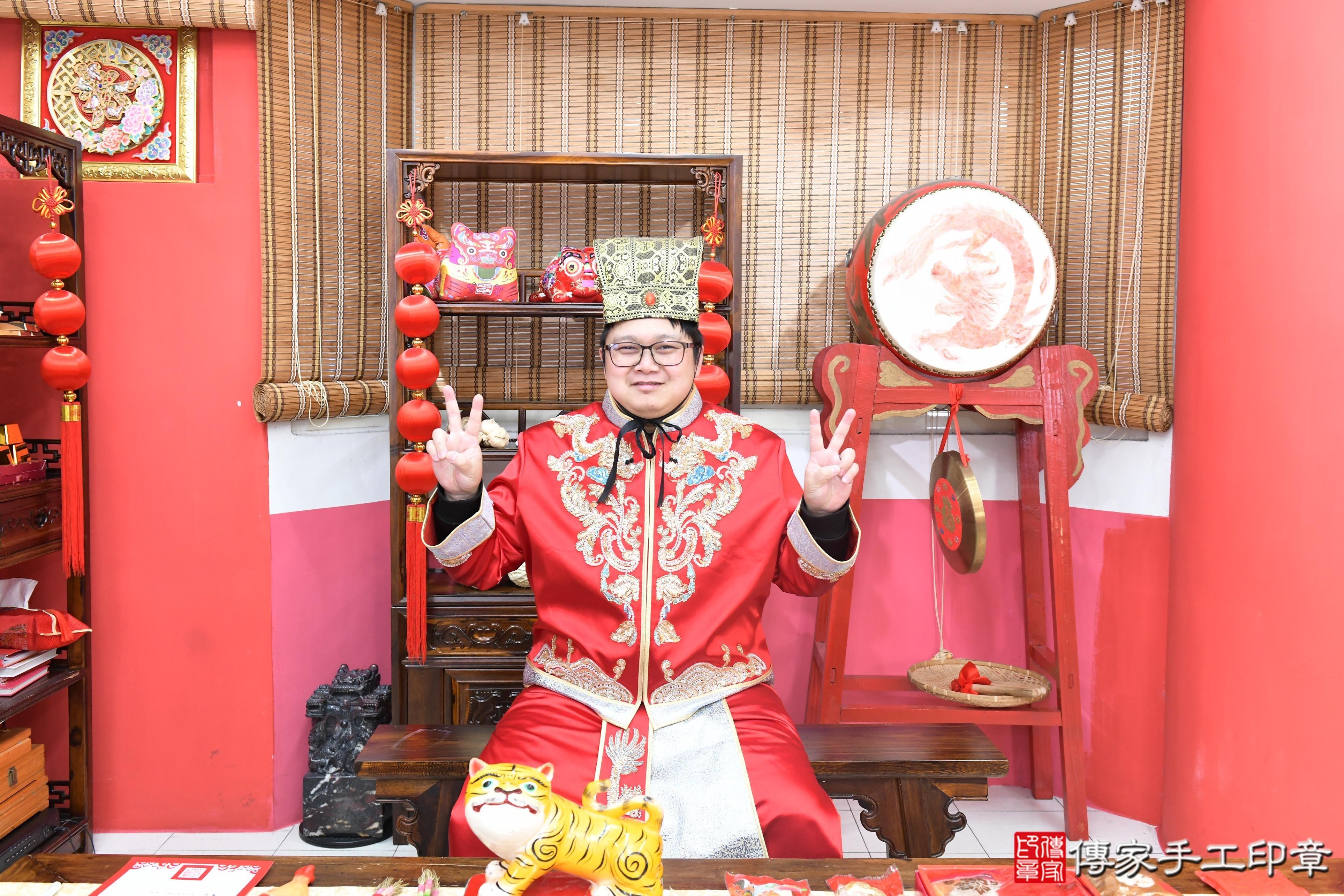 傳家手工印章高雄店、抓周、度脺、美式風會場、傳家嬰兒古禮、吉祥話、抓周道具物品24種、拍照。抓周證書。寶寶抓周、滿周歲、生日快樂、祝福 傳家手工印章高雄店、抓周、度脺、美式風會場、傳家嬰兒古禮、吉祥話、抓周道具物品24種、拍照。抓周證書。寶寶抓周、滿周歲、生日快樂、祝福