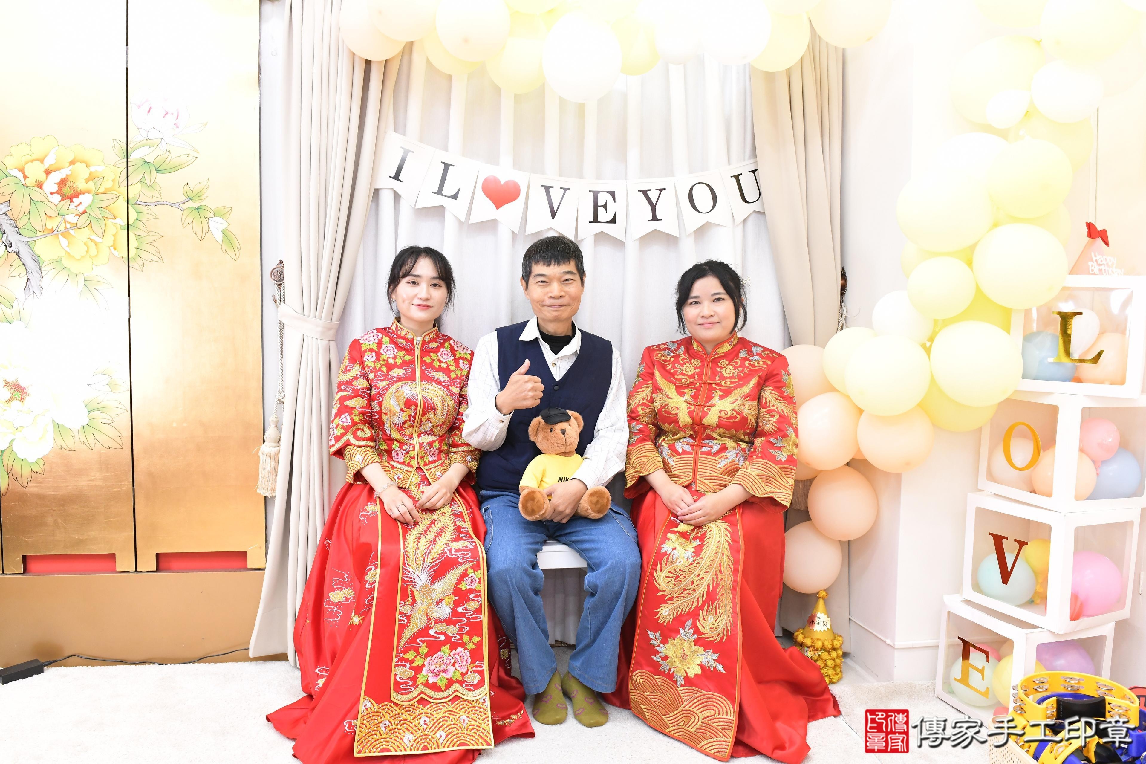 傳家手工印章高雄店、抓周、度脺、美式風會場、傳家嬰兒古禮、吉祥話、抓周道具物品24種、拍照。抓周證書。寶寶抓周、滿周歲、生日快樂、祝福 傳家手工印章高雄店、抓周、度脺、美式風會場、傳家嬰兒古禮、吉祥話、抓周道具物品24種、拍照。抓周證書。寶寶抓周、滿周歲、生日快樂、祝福