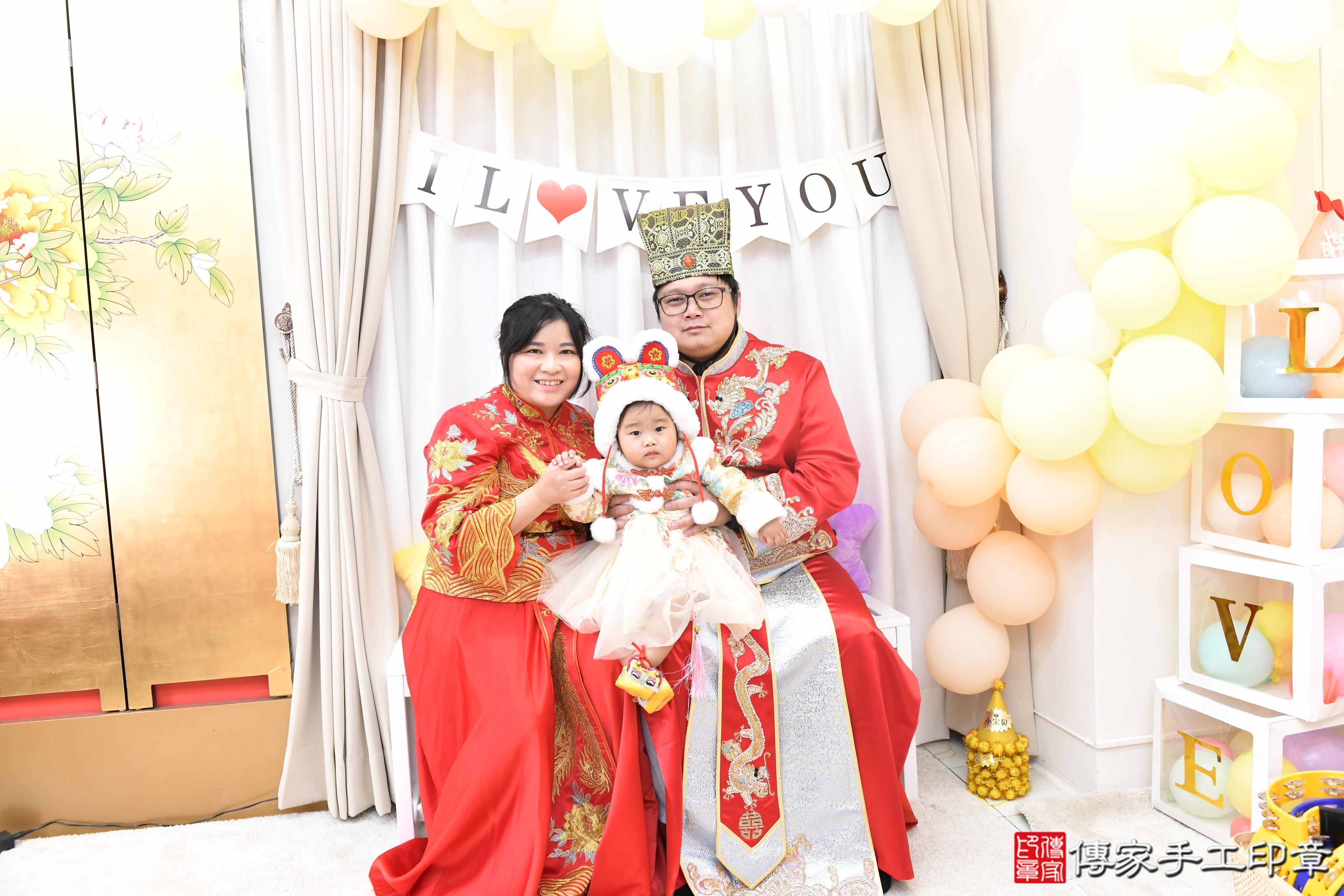 傳家手工印章高雄店、抓周、度脺、美式風會場、傳家嬰兒古禮、吉祥話、抓周道具物品24種、拍照。抓周證書。寶寶抓周、滿周歲、生日快樂、祝福 傳家手工印章高雄店、抓周、度脺、美式風會場、傳家嬰兒古禮、吉祥話、抓周道具物品24種、拍照。抓周證書。寶寶抓周、滿周歲、生日快樂、祝福