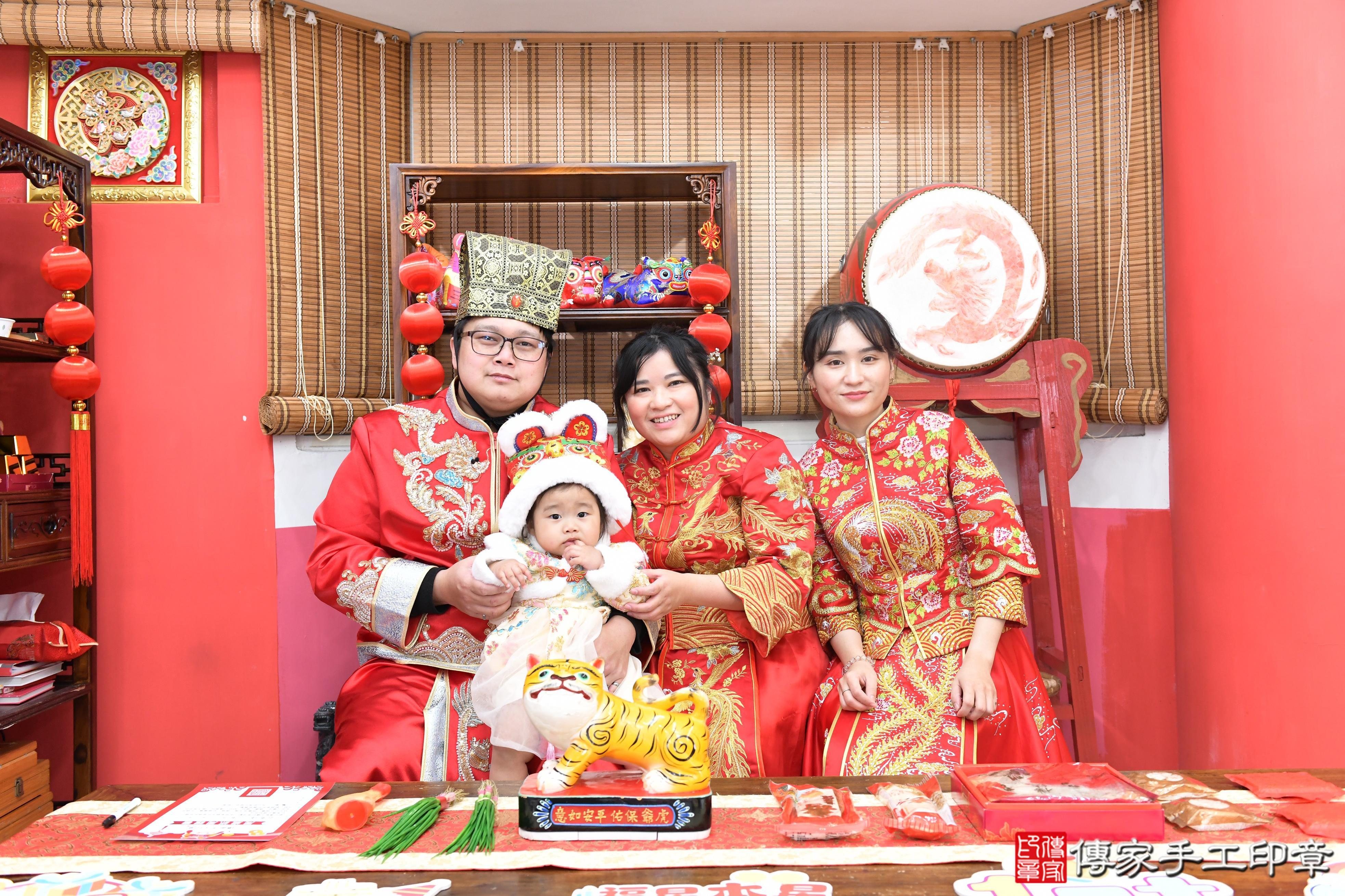 傳家手工印章高雄店、抓周、度脺、美式風會場、傳家嬰兒古禮、吉祥話、抓周道具物品24種、拍照。抓周證書。寶寶抓周、滿周歲、生日快樂、祝福 傳家手工印章高雄店、抓周、度脺、美式風會場、傳家嬰兒古禮、吉祥話、抓周道具物品24種、拍照。抓周證書。寶寶抓周、滿周歲、生日快樂、祝福