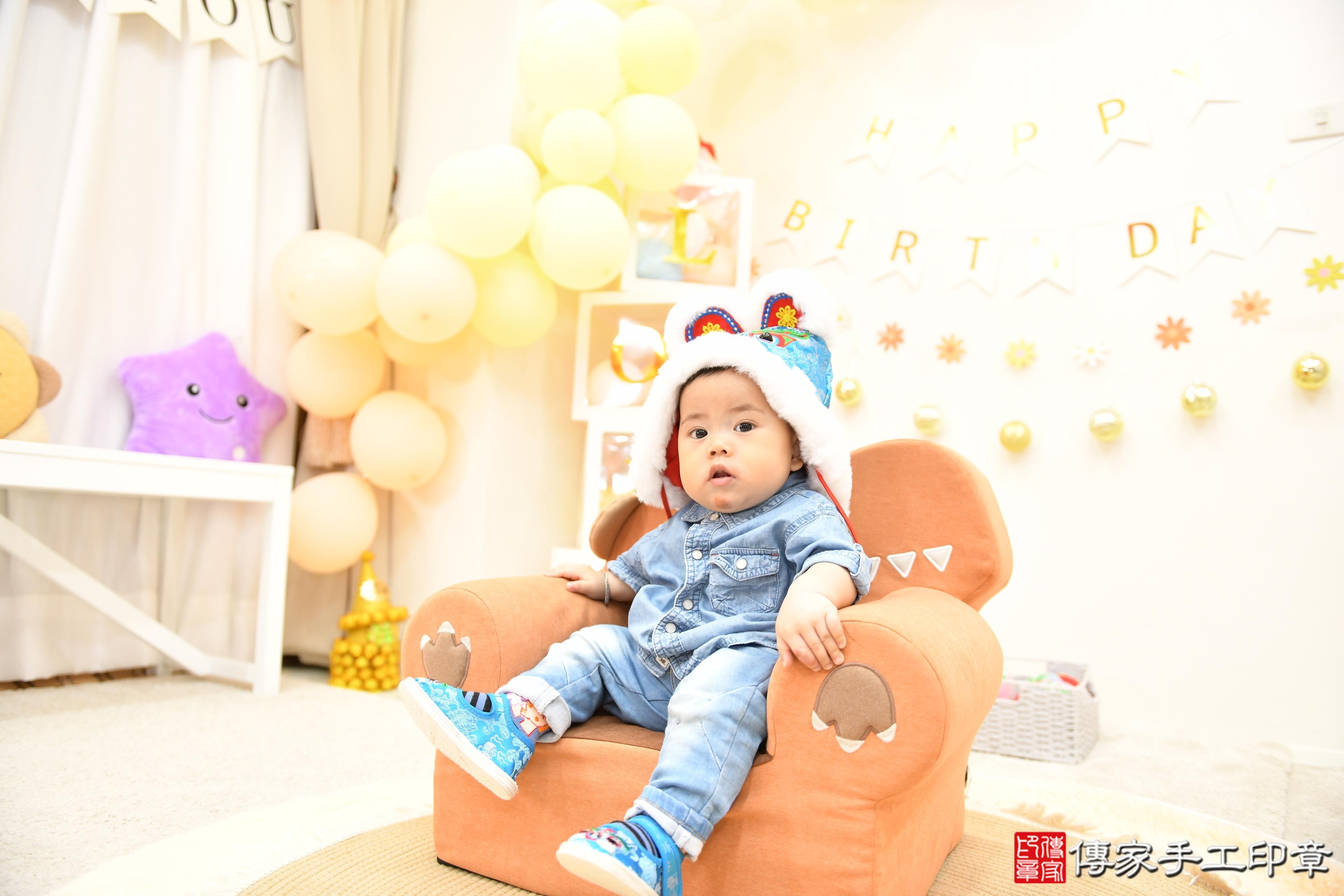 傳家手工印章高雄店、抓周、度脺、美式風會場、傳家嬰兒古禮、吉祥話、抓周道具物品24種、拍照。抓周證書。寶寶抓周、滿周歲、生日快樂、祝福