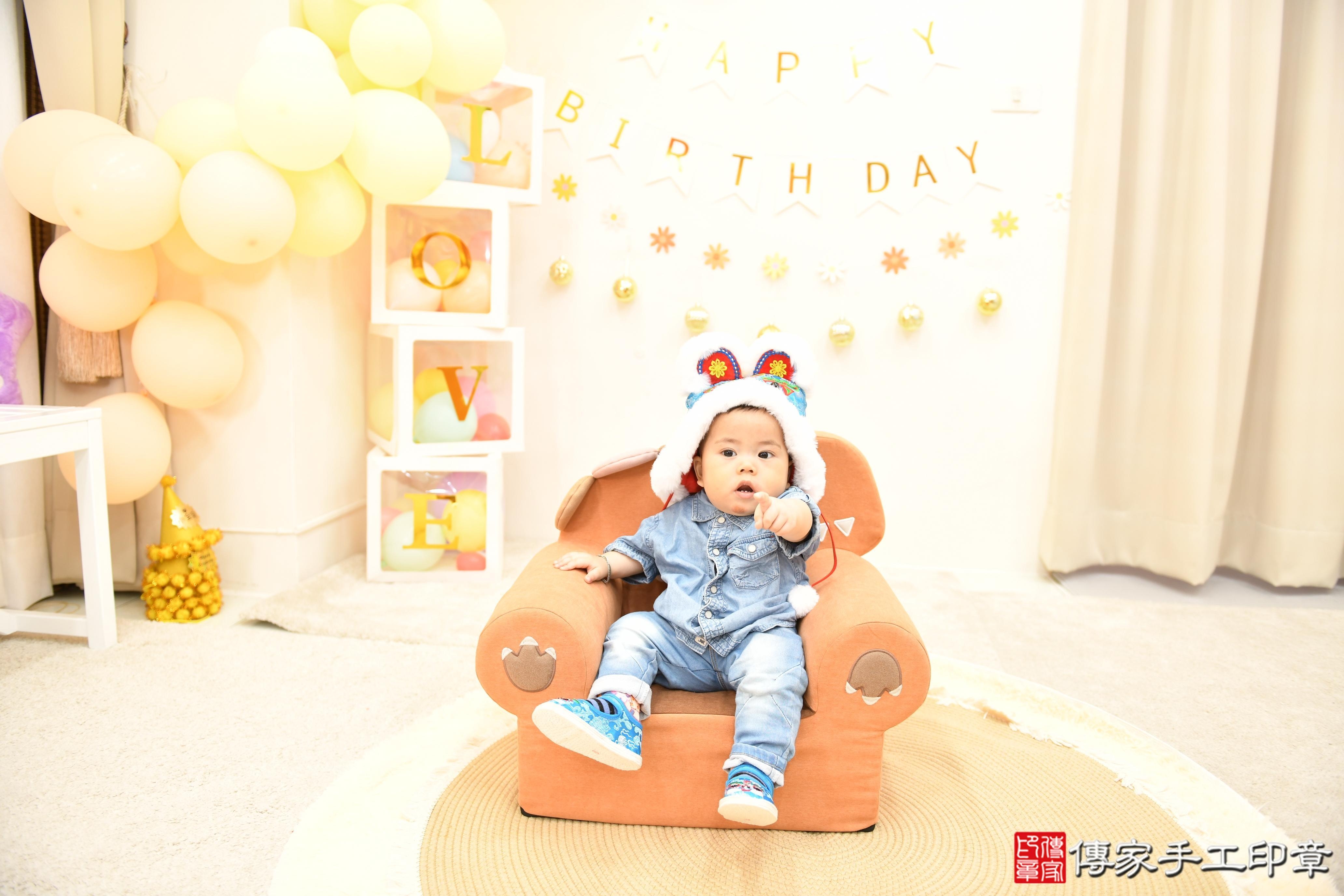 傳家手工印章高雄店、抓周、度脺、美式風會場、傳家嬰兒古禮、吉祥話、抓周道具物品24種、拍照。抓周證書。寶寶抓周、滿周歲、生日快樂、祝福