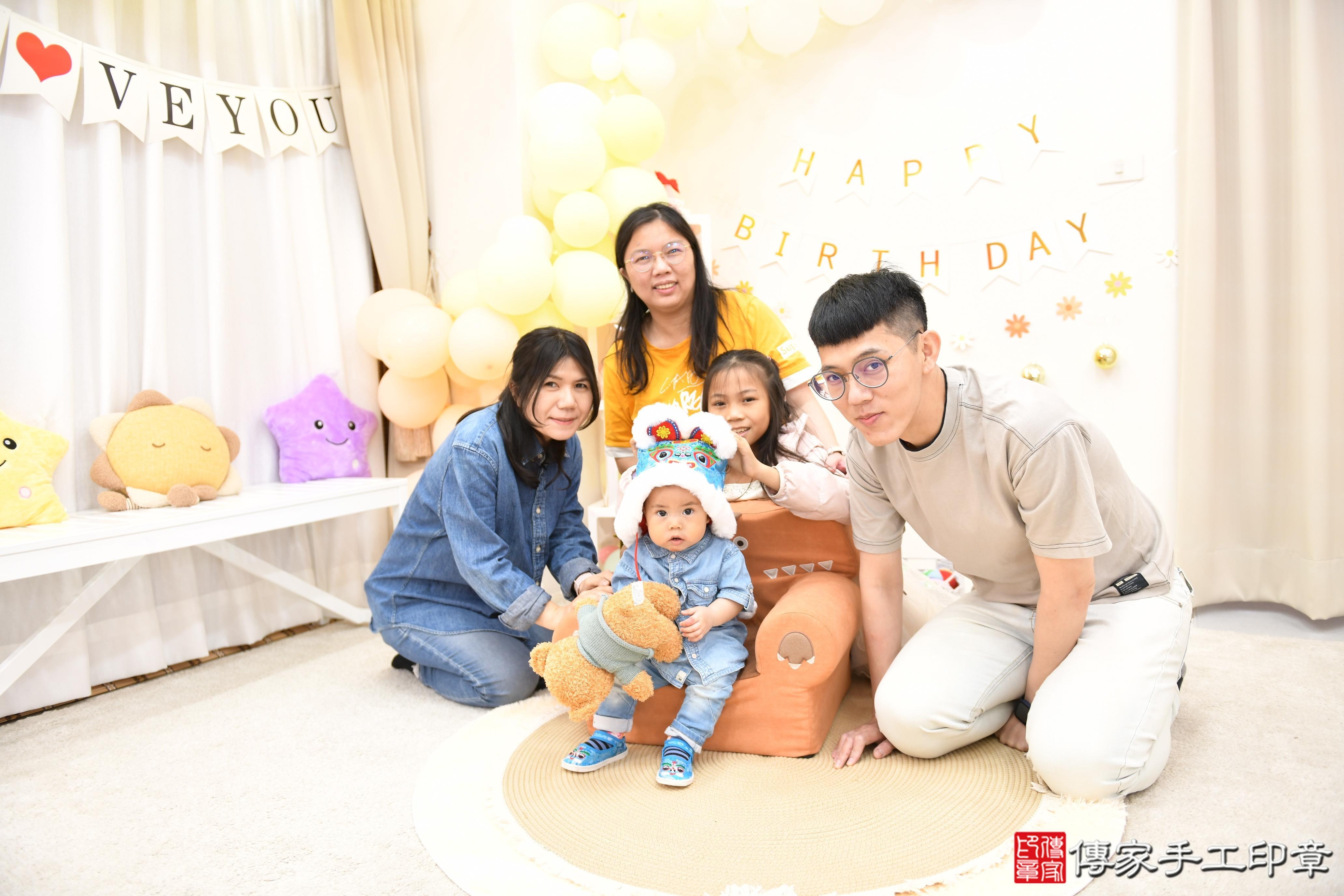 傳家手工印章高雄店、抓周、度脺、美式風會場、傳家嬰兒古禮、吉祥話、抓周道具物品24種、拍照。抓周證書。寶寶抓周、滿周歲、生日快樂、祝福