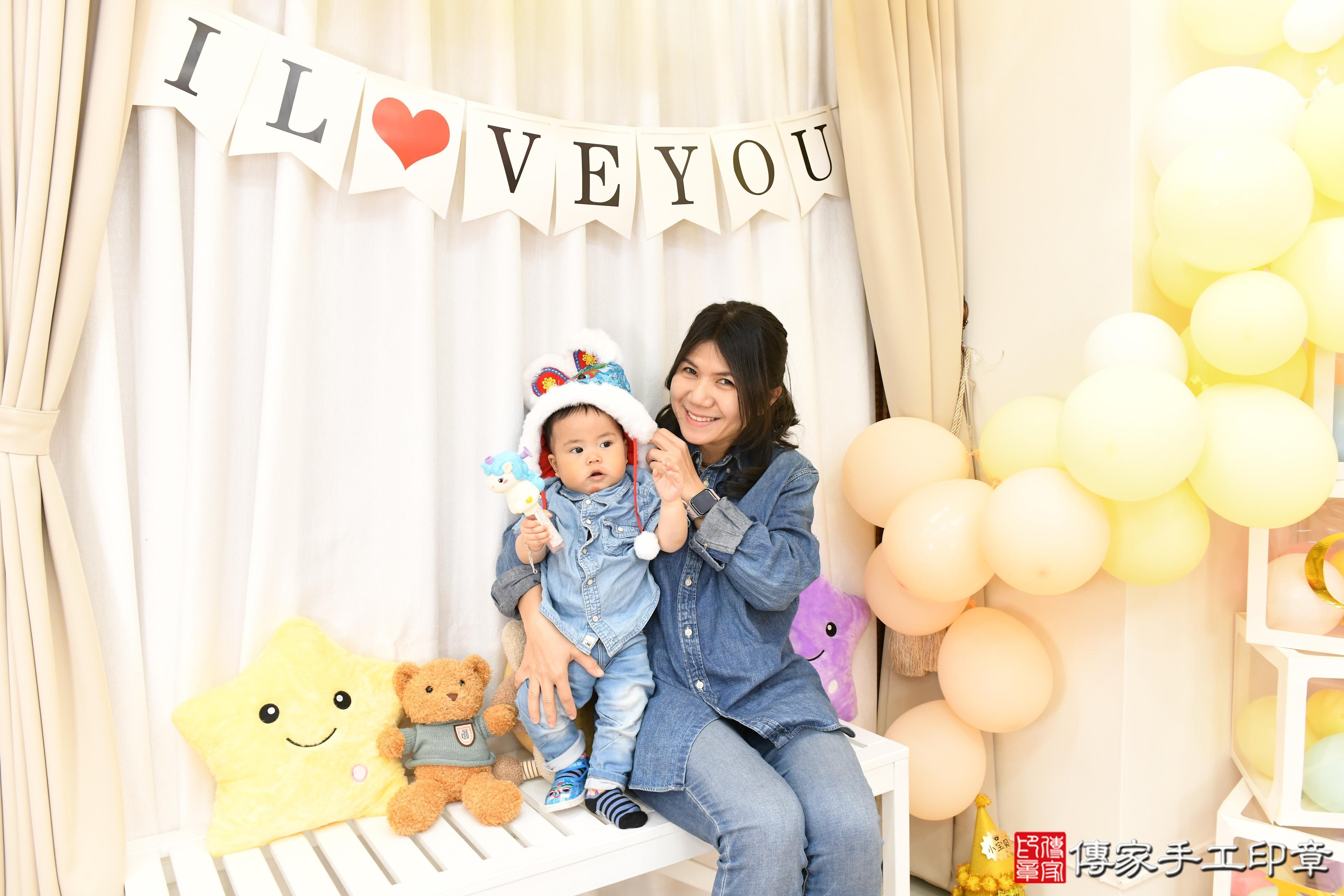 傳家手工印章高雄店、抓周、度脺、美式風會場、傳家嬰兒古禮、吉祥話、抓周道具物品24種、拍照。抓周證書。寶寶抓周、滿周歲、生日快樂、祝福