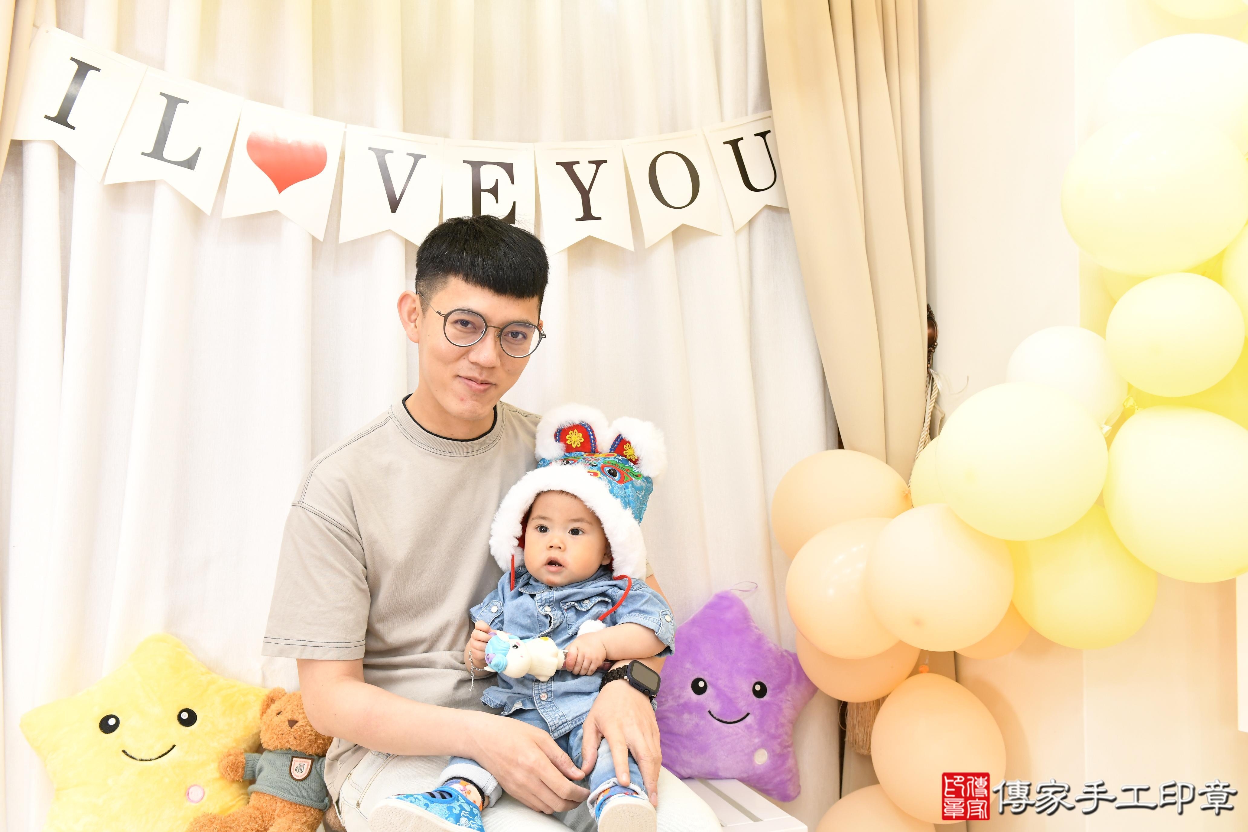 傳家手工印章高雄店、抓周、度脺、美式風會場、傳家嬰兒古禮、吉祥話、抓周道具物品24種、拍照。抓周證書。寶寶抓周、滿周歲、生日快樂、祝福