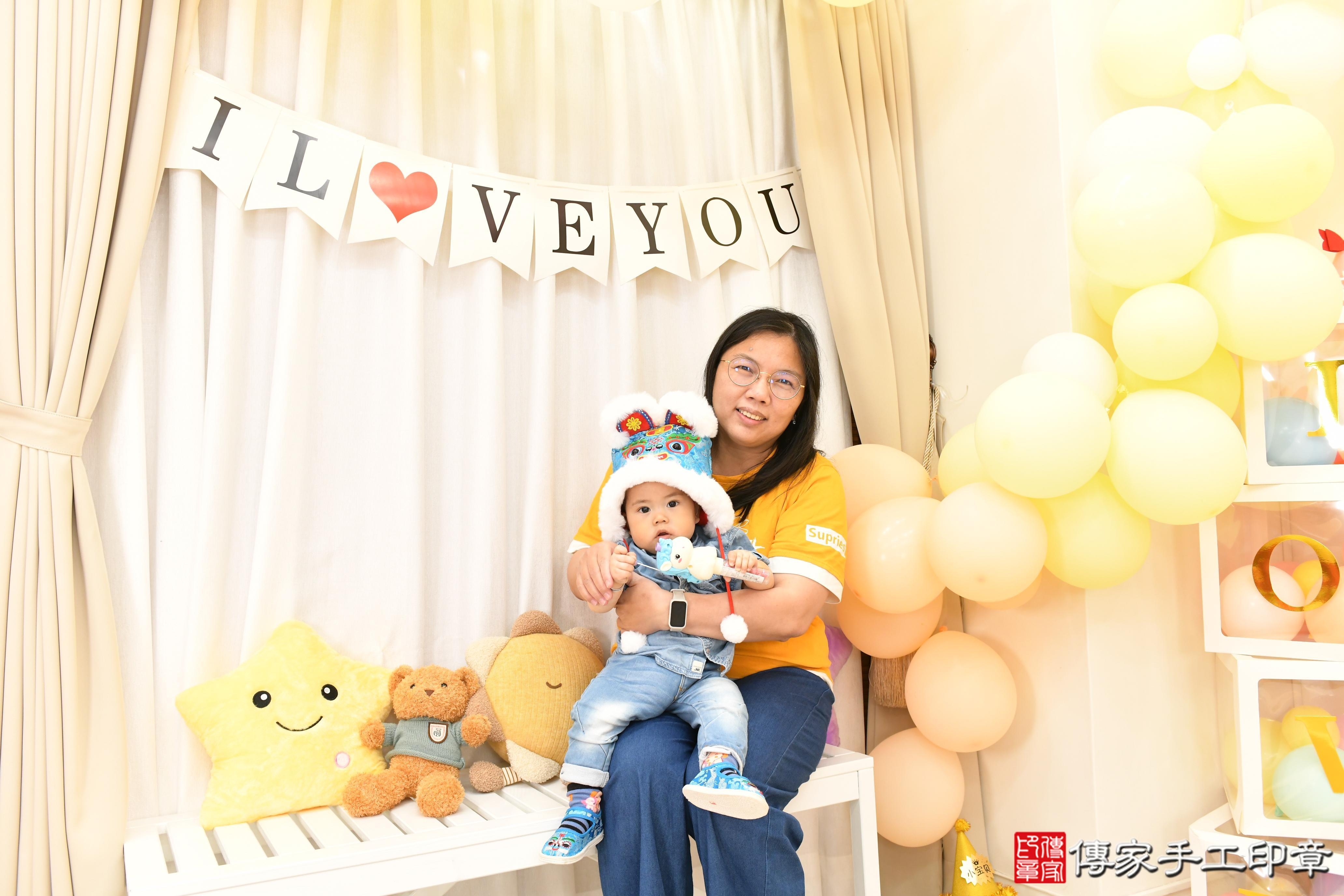 傳家手工印章高雄店、抓周、度脺、美式風會場、傳家嬰兒古禮、吉祥話、抓周道具物品24種、拍照。抓周證書。寶寶抓周、滿周歲、生日快樂、祝福