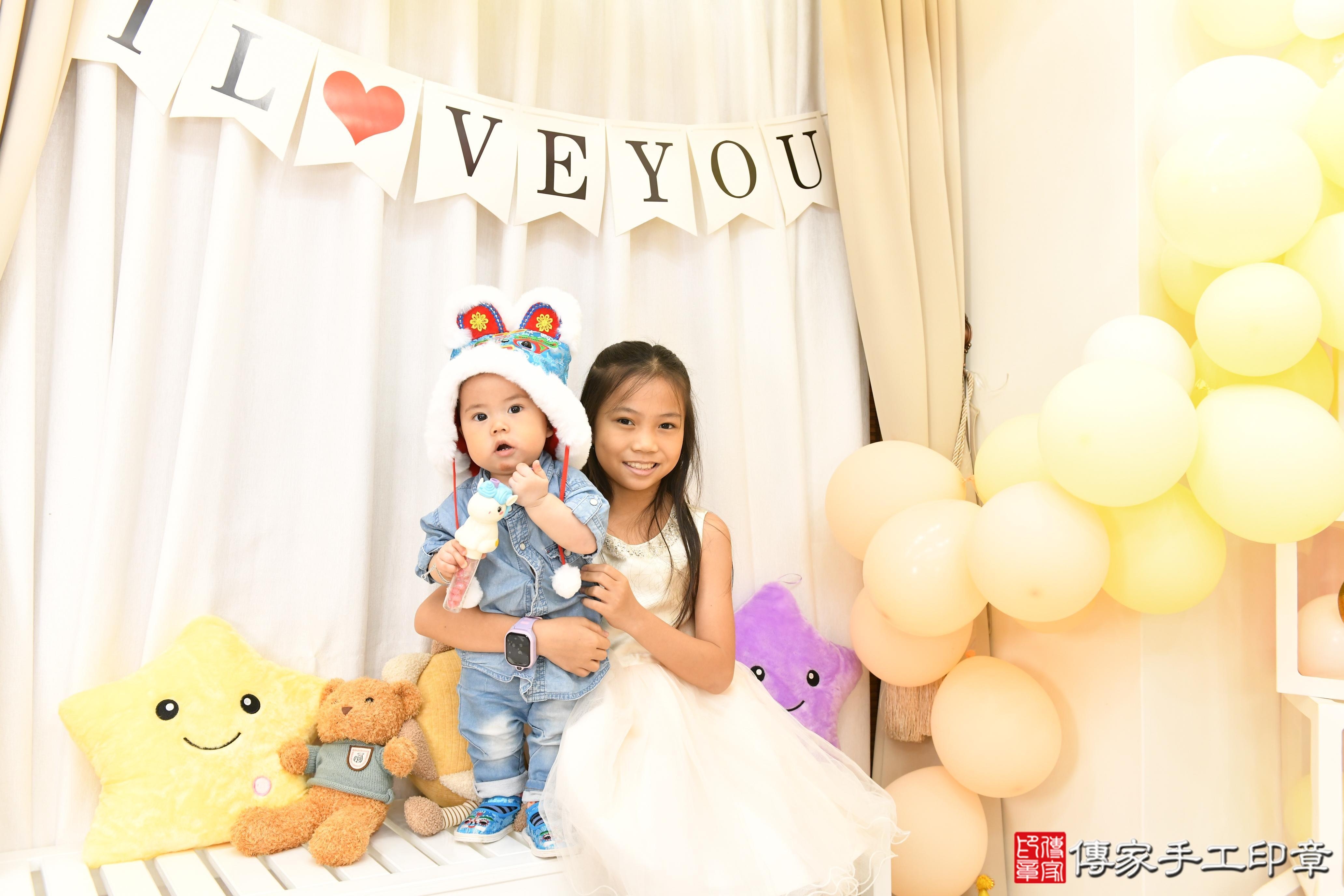 傳家手工印章高雄店、抓周、度脺、美式風會場、傳家嬰兒古禮、吉祥話、抓周道具物品24種、拍照。抓周證書。寶寶抓周、滿周歲、生日快樂、祝福