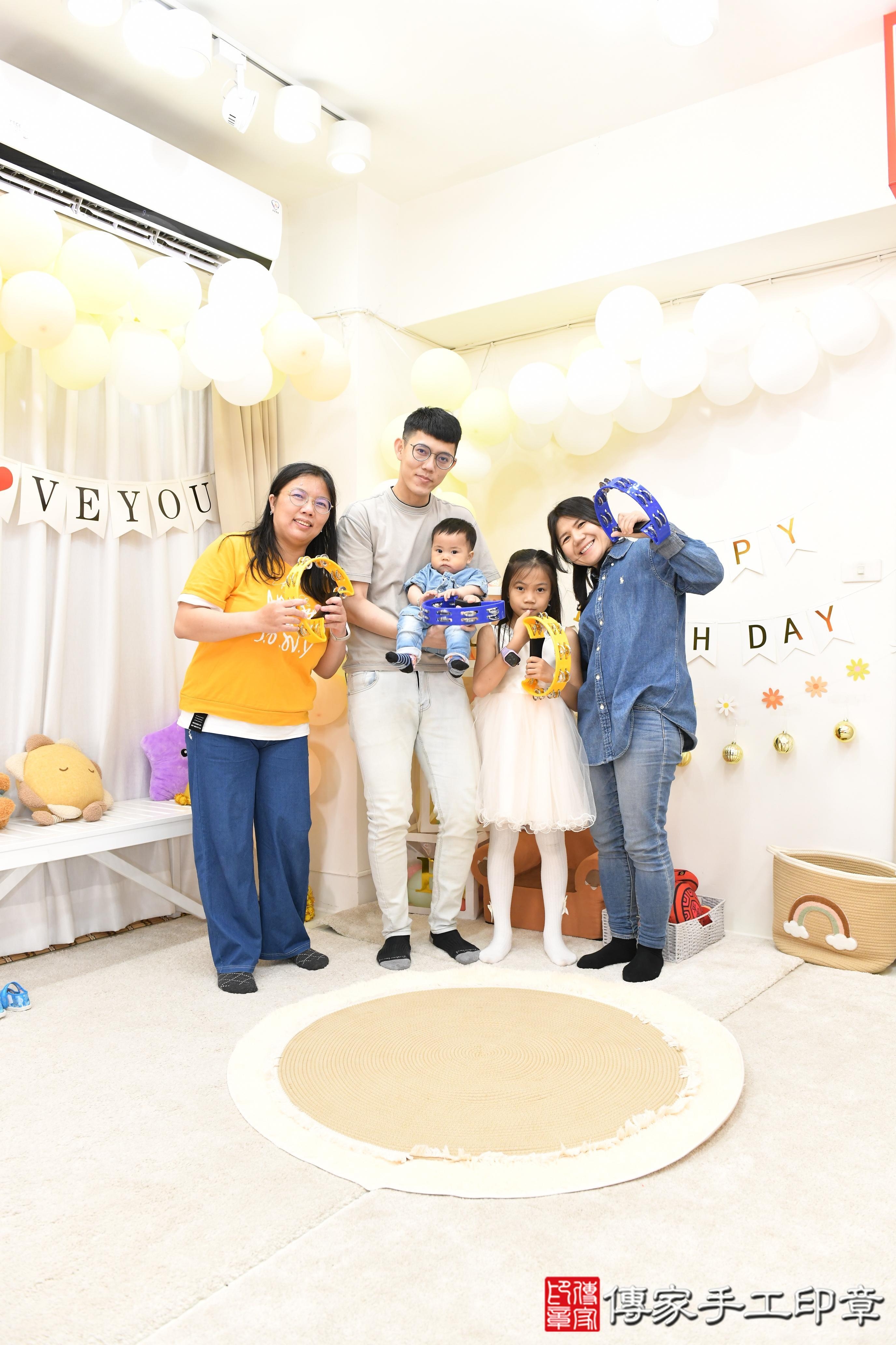 傳家手工印章高雄店、抓周、度脺、美式風會場、傳家嬰兒古禮、吉祥話、抓周道具物品24種、拍照。抓周證書。寶寶抓周、滿周歲、生日快樂、祝福