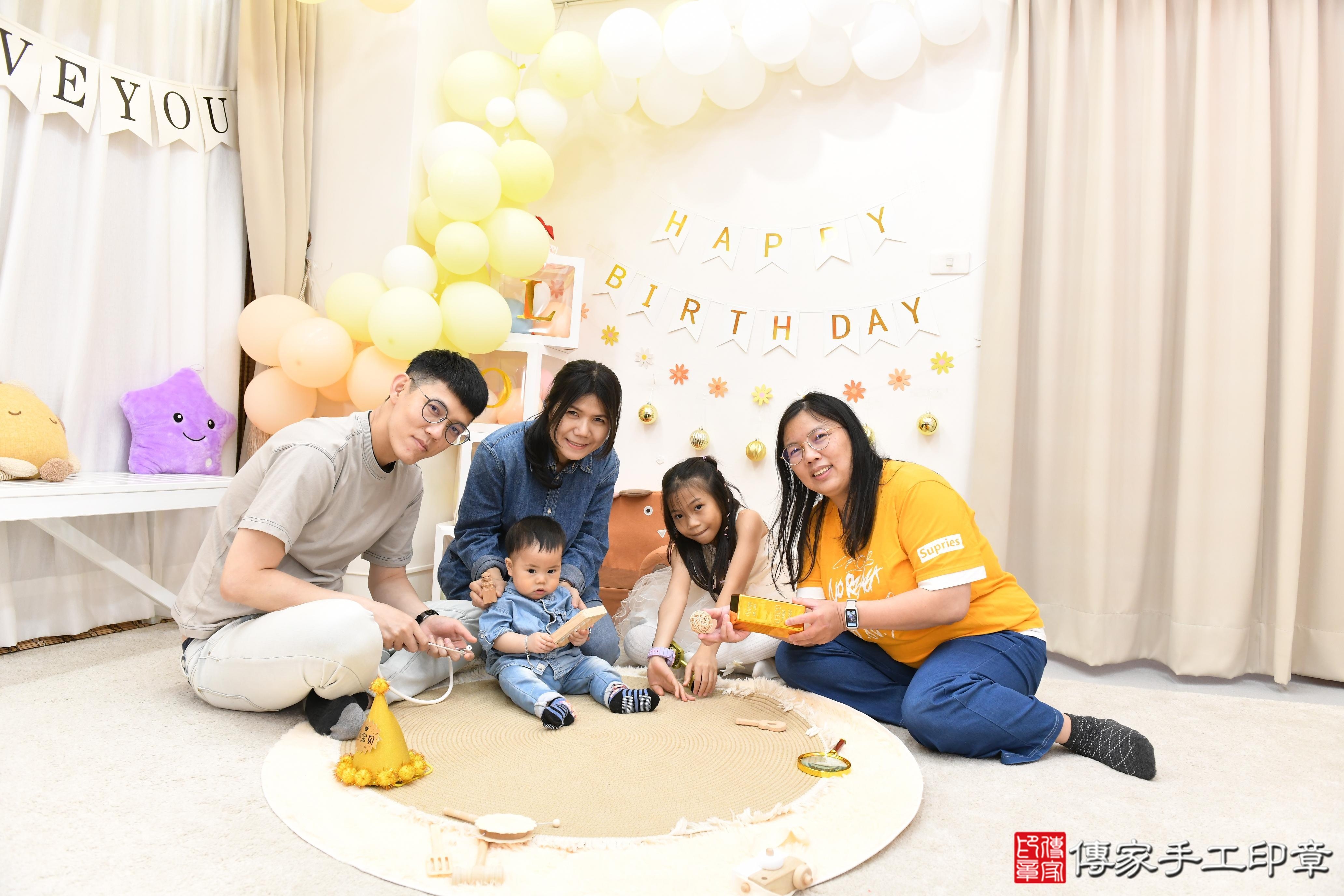 傳家手工印章高雄店、抓周、度脺、美式風會場、傳家嬰兒古禮、吉祥話、抓周道具物品24種、拍照。抓周證書。寶寶抓周、滿周歲、生日快樂、祝福