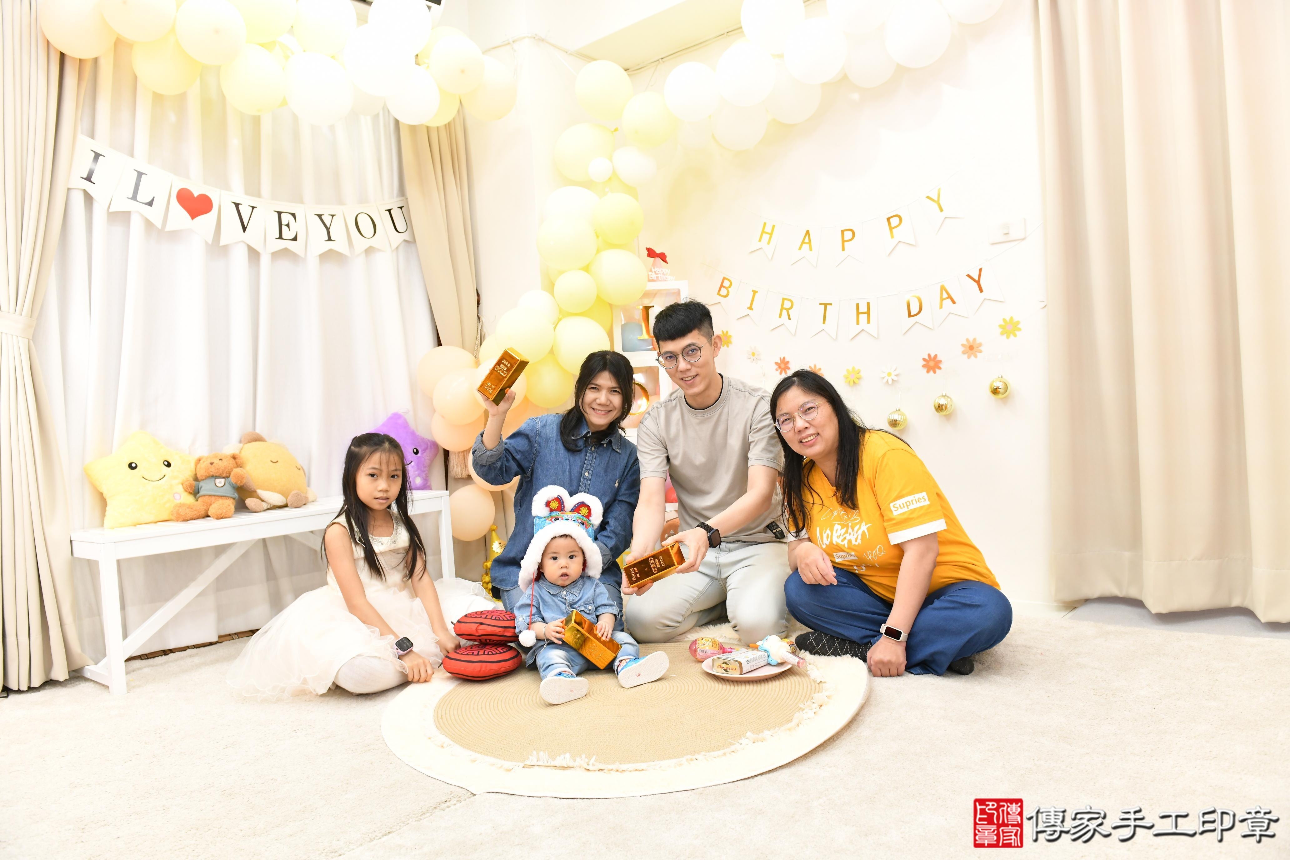 傳家手工印章高雄店、抓周、度脺、美式風會場、傳家嬰兒古禮、吉祥話、抓周道具物品24種、拍照。抓周證書。寶寶抓周、滿周歲、生日快樂、祝福