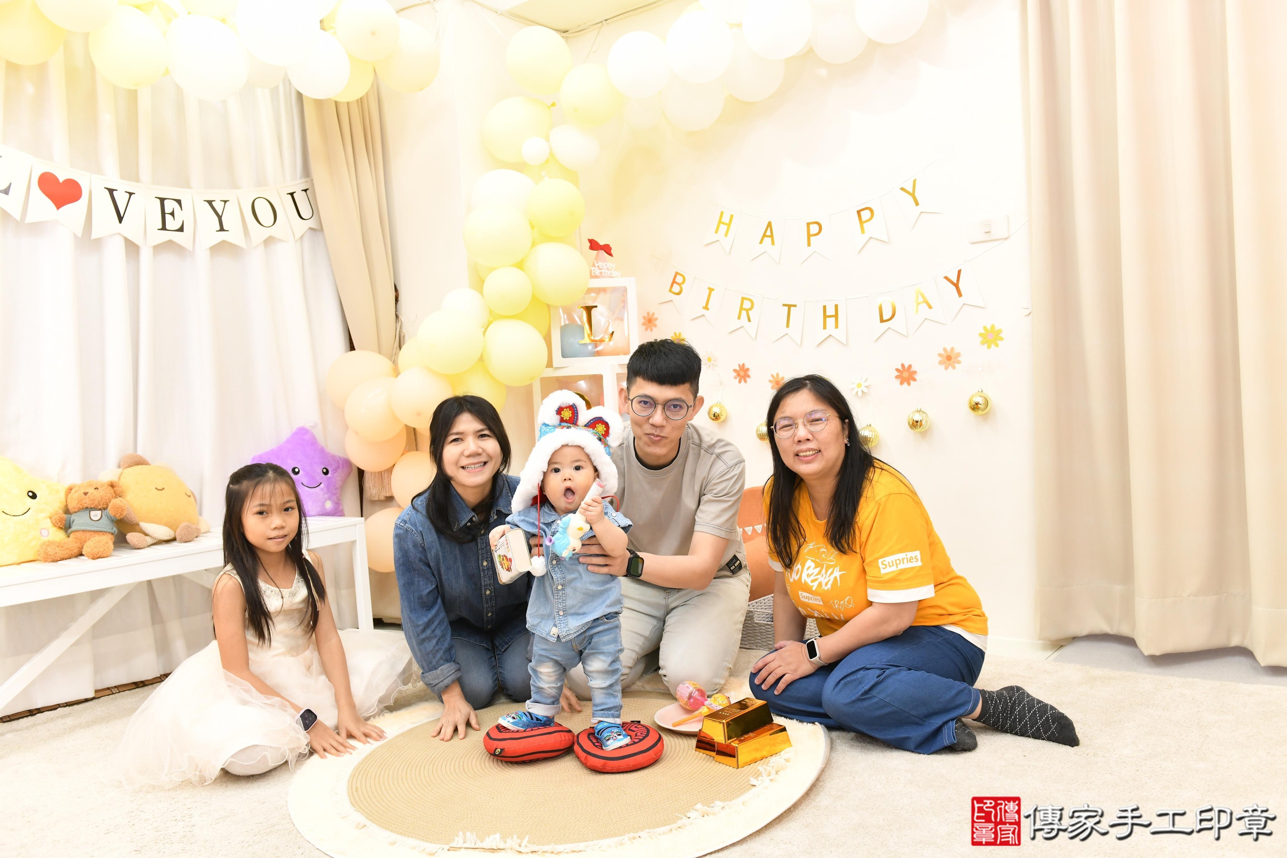 傳家手工印章高雄店、抓周、度脺、美式風會場、傳家嬰兒古禮、吉祥話、抓周道具物品24種、拍照。抓周證書。寶寶抓周、滿周歲、生日快樂、祝福