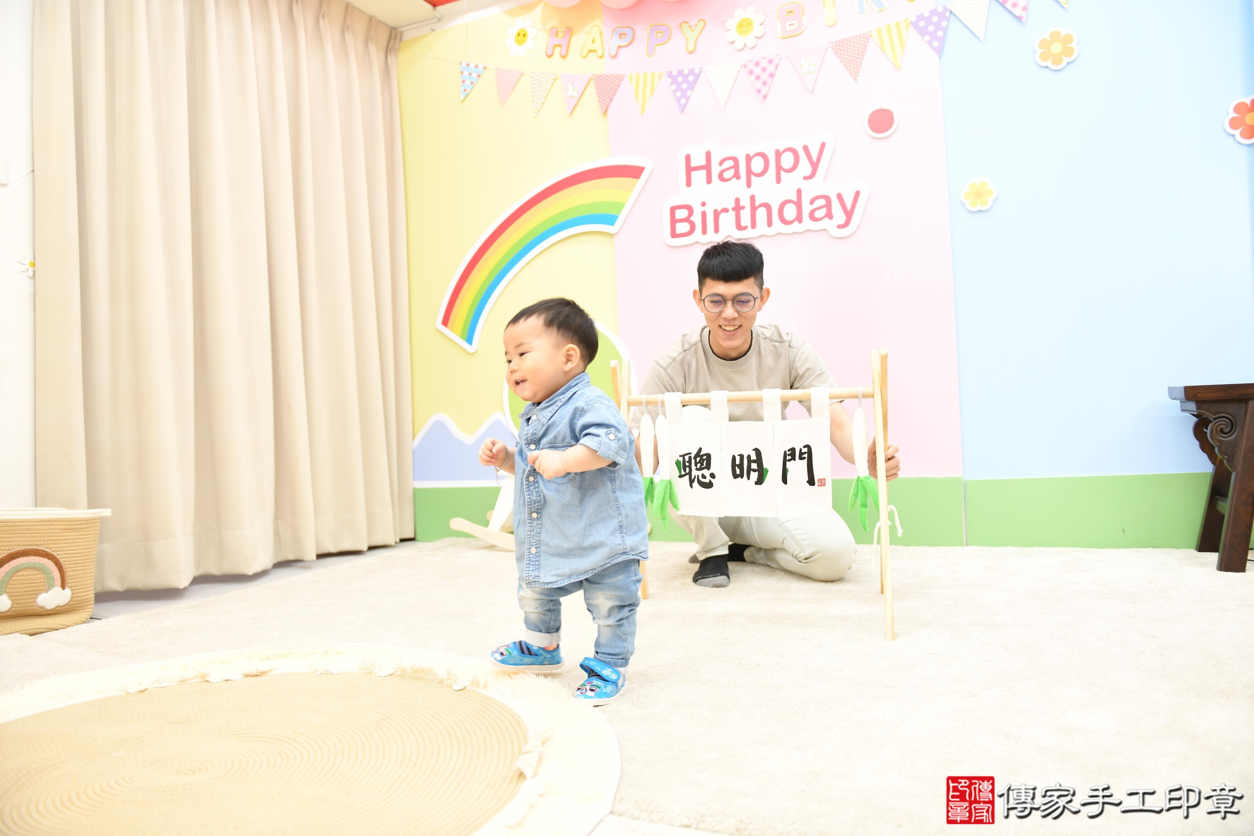 傳家手工印章高雄店、抓周、度脺、美式風會場、傳家嬰兒古禮、吉祥話、抓周道具物品24種、拍照。抓周證書。寶寶抓周、滿周歲、生日快樂、祝福