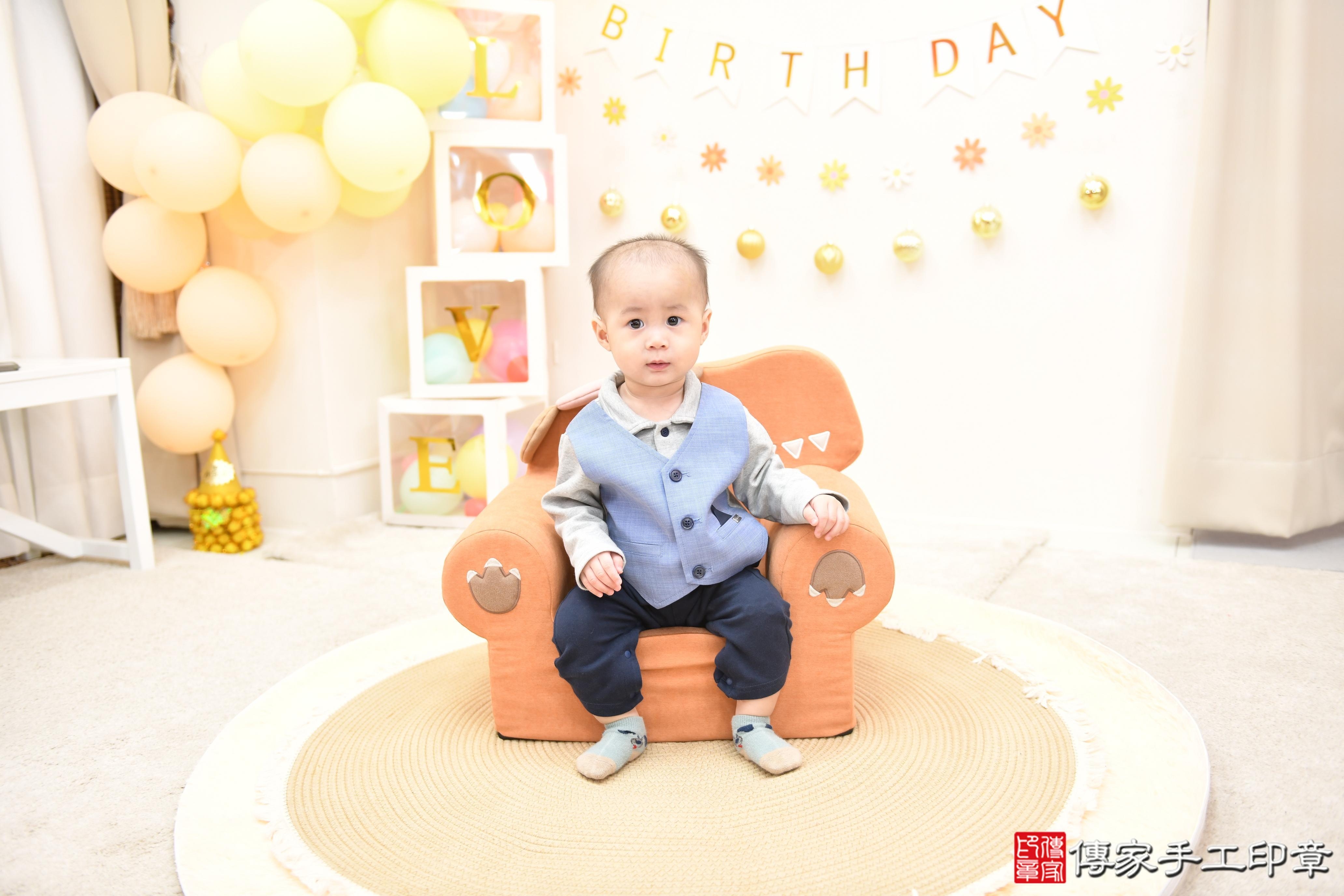 傳家手工印章高雄店、抓周、度脺、美式風會場、傳家嬰兒古禮、吉祥話、抓周道具物品24種、拍照。抓周證書。寶寶抓周、滿周歲、生日快樂、祝福