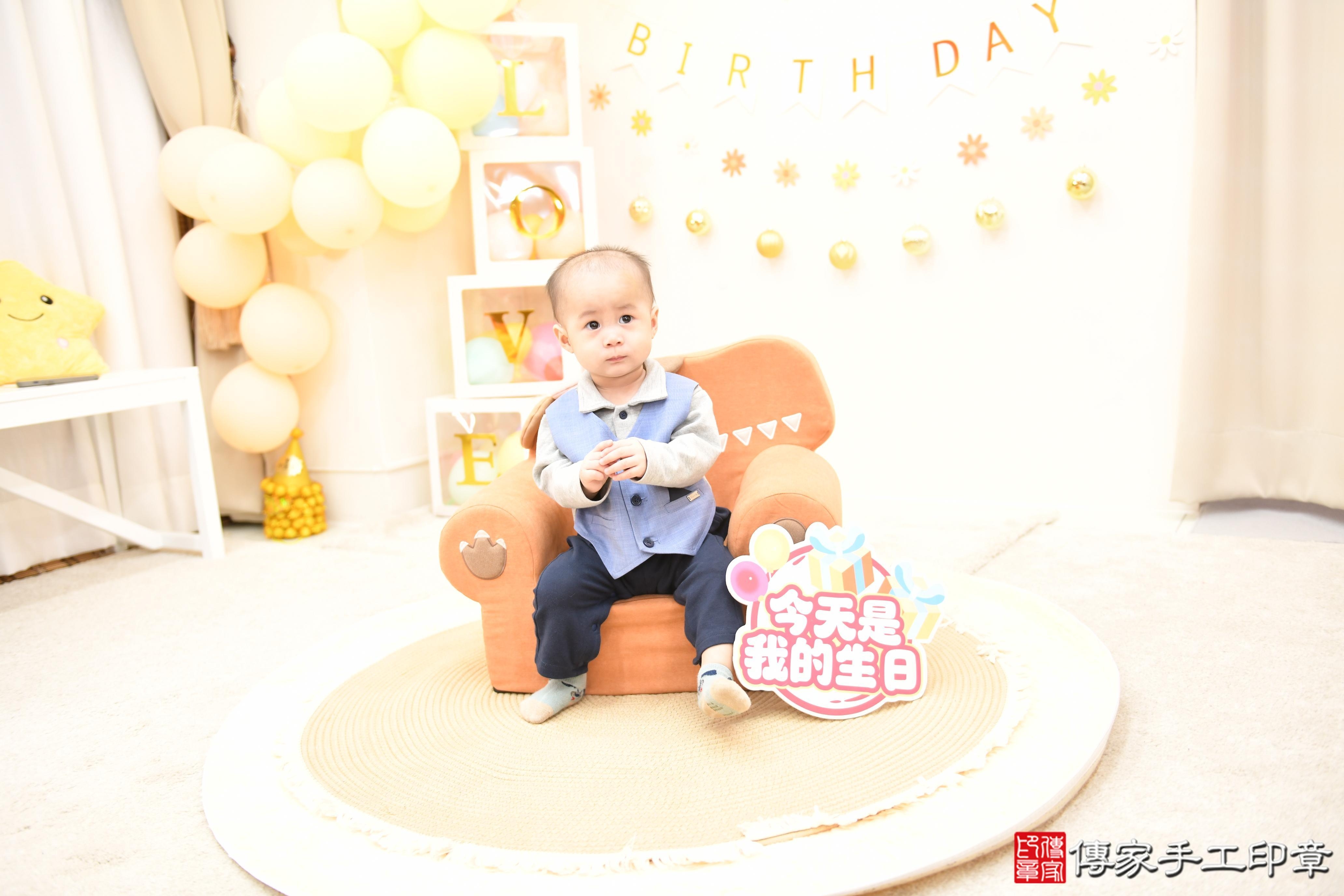 傳家手工印章高雄店、抓周、度脺、美式風會場、傳家嬰兒古禮、吉祥話、抓周道具物品24種、拍照。抓周證書。寶寶抓周、滿周歲、生日快樂、祝福