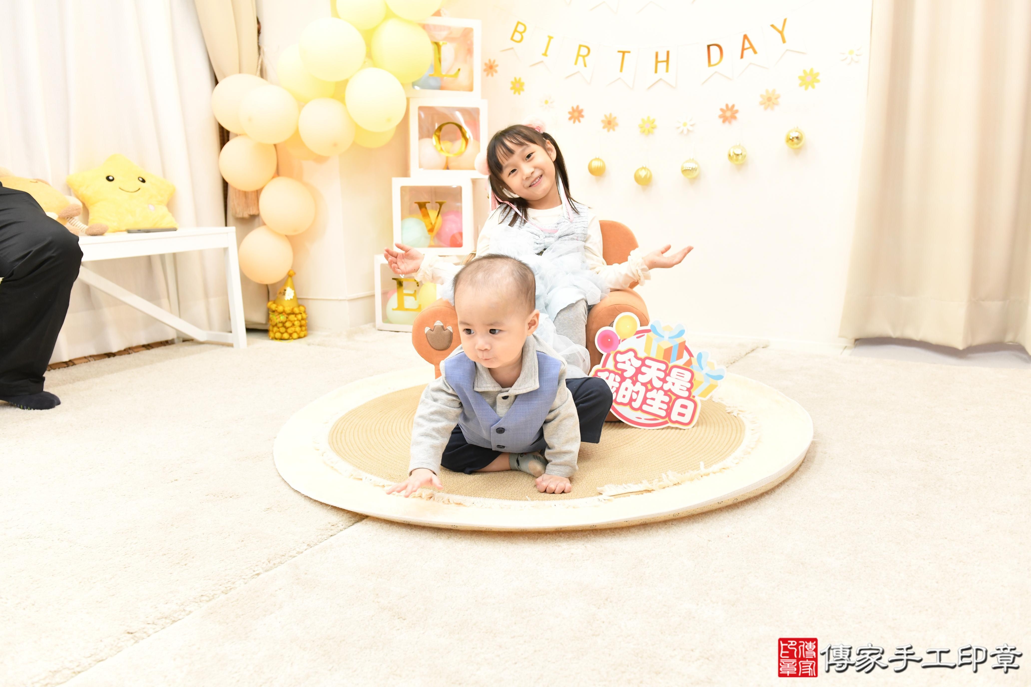 傳家手工印章高雄店、抓周、度脺、美式風會場、傳家嬰兒古禮、吉祥話、抓周道具物品24種、拍照。抓周證書。寶寶抓周、滿周歲、生日快樂、祝福