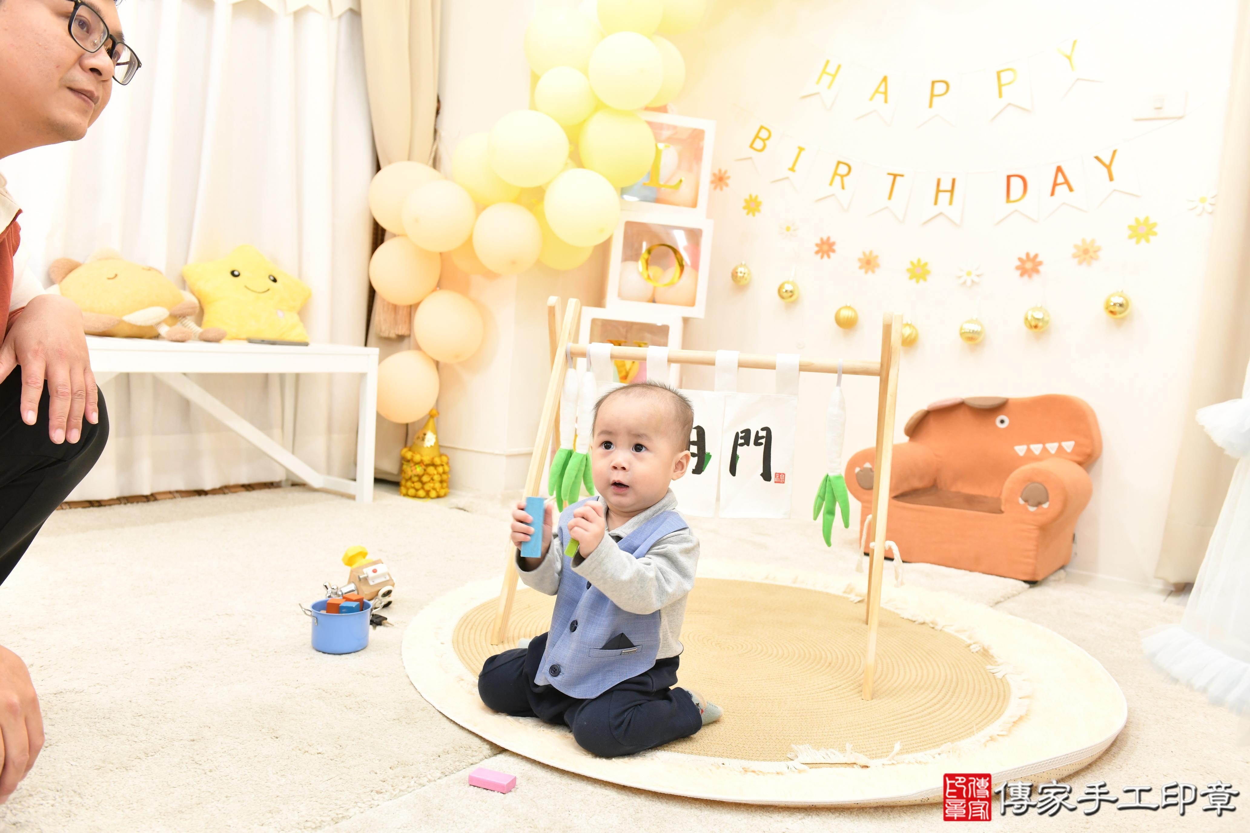 傳家手工印章高雄店、抓周、度脺、美式風會場、傳家嬰兒古禮、吉祥話、抓周道具物品24種、拍照。抓周證書。寶寶抓周、滿周歲、生日快樂、祝福