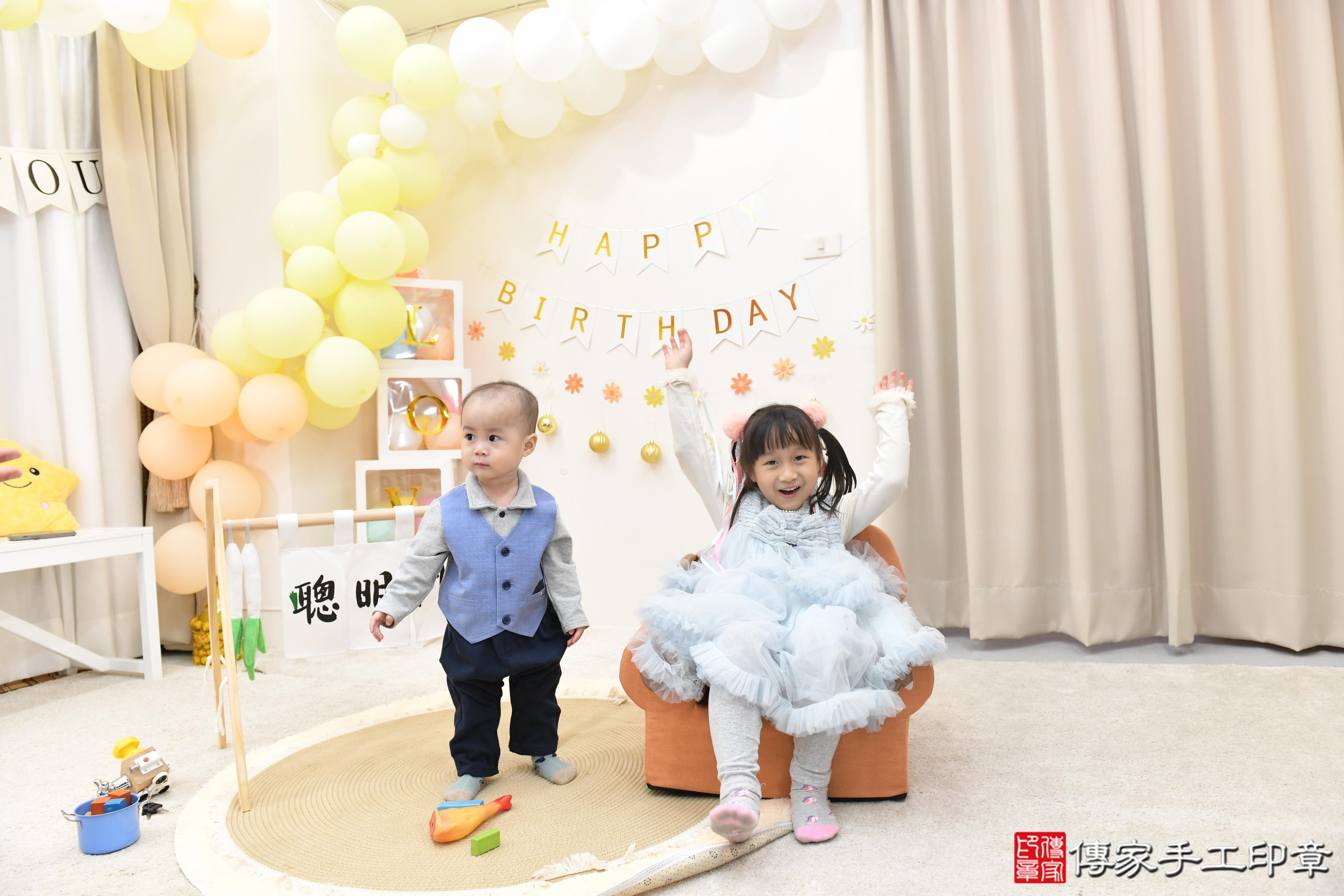 傳家手工印章高雄店、抓周、度脺、美式風會場、傳家嬰兒古禮、吉祥話、抓周道具物品24種、拍照。抓周證書。寶寶抓周、滿周歲、生日快樂、祝福