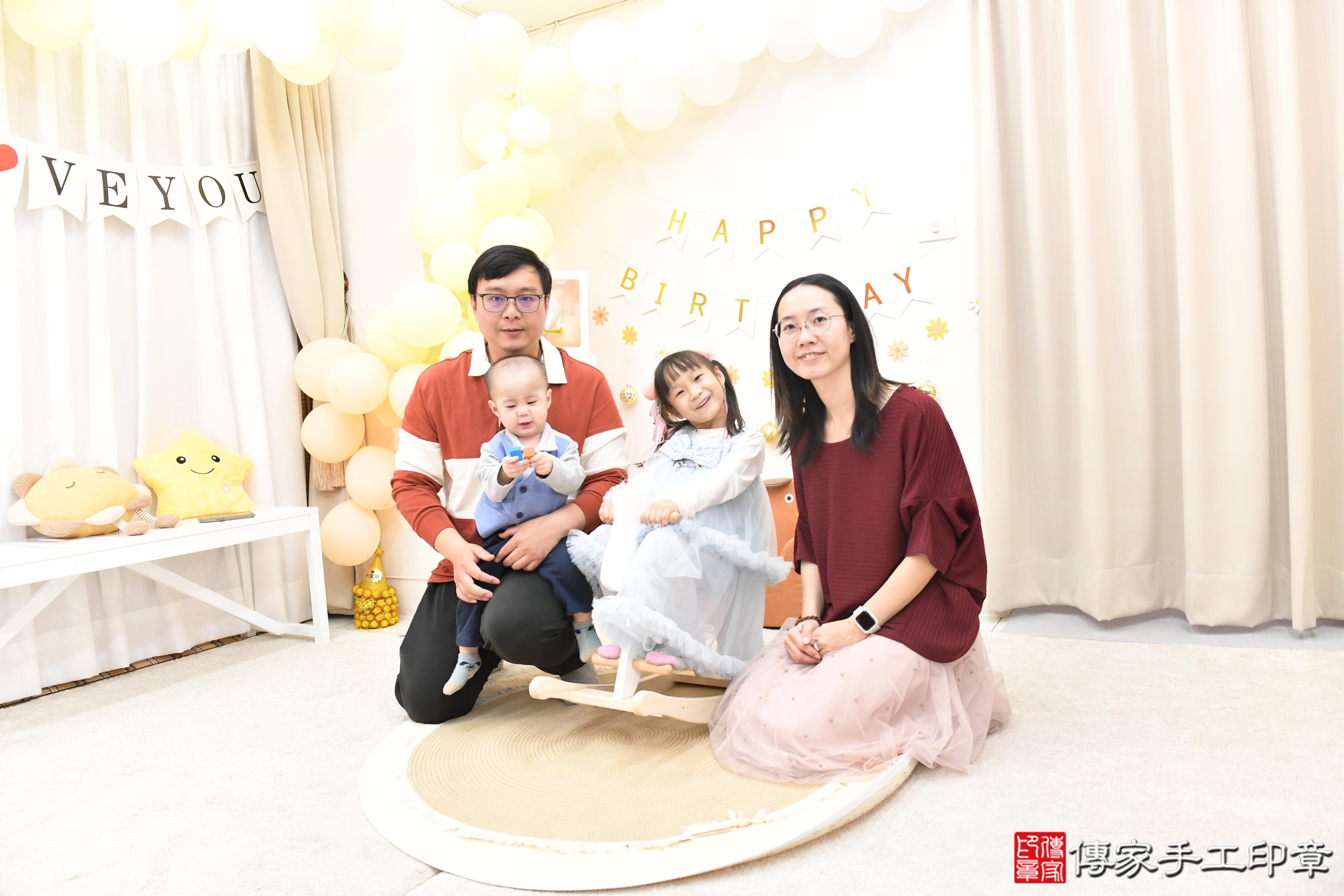 傳家手工印章高雄店、抓周、度脺、美式風會場、傳家嬰兒古禮、吉祥話、抓周道具物品24種、拍照。抓周證書。寶寶抓周、滿周歲、生日快樂、祝福