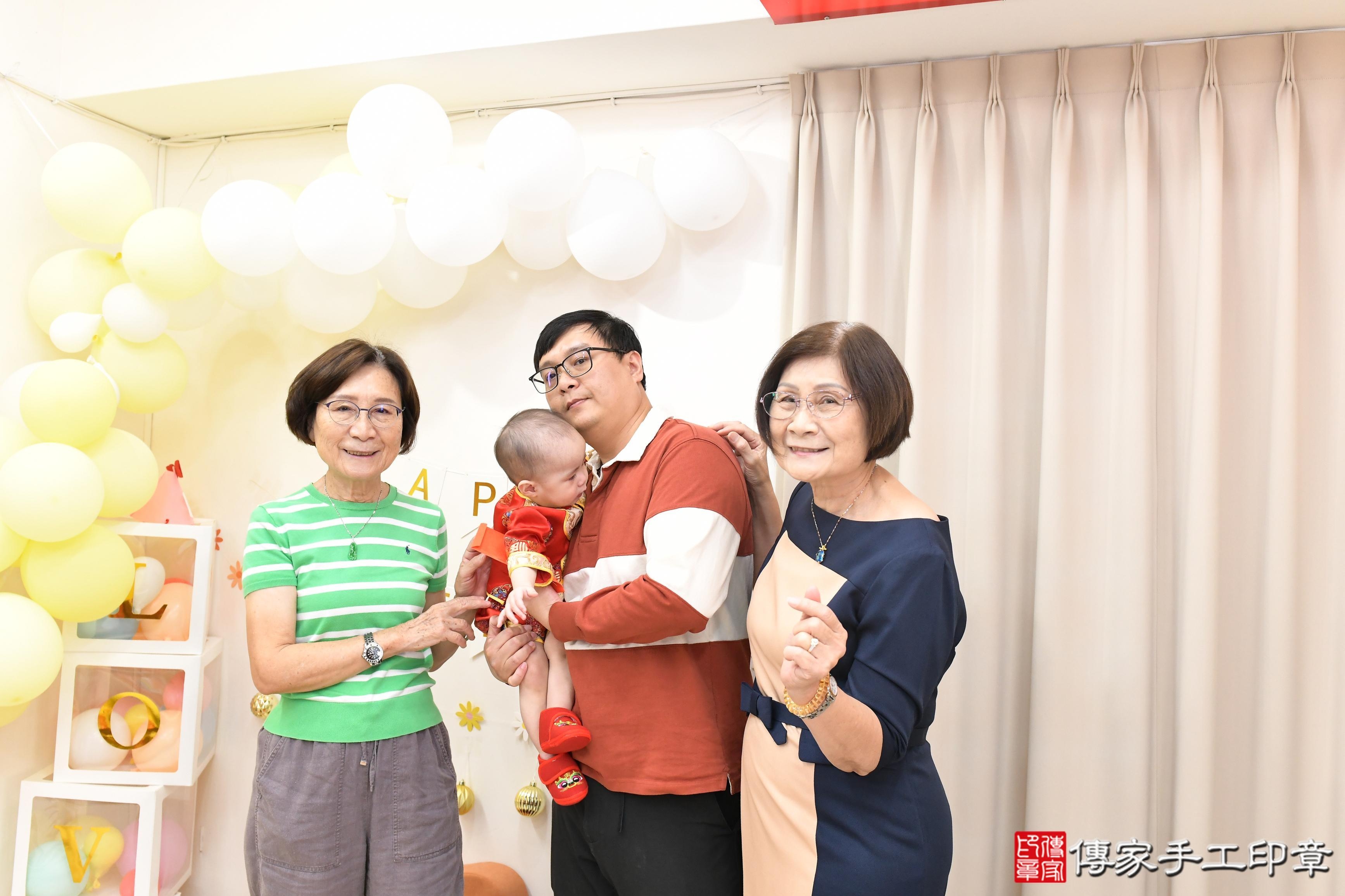 傳家手工印章高雄店、抓周、度脺、美式風會場、傳家嬰兒古禮、吉祥話、抓周道具物品24種、拍照。抓周證書。寶寶抓周、滿周歲、生日快樂、祝福