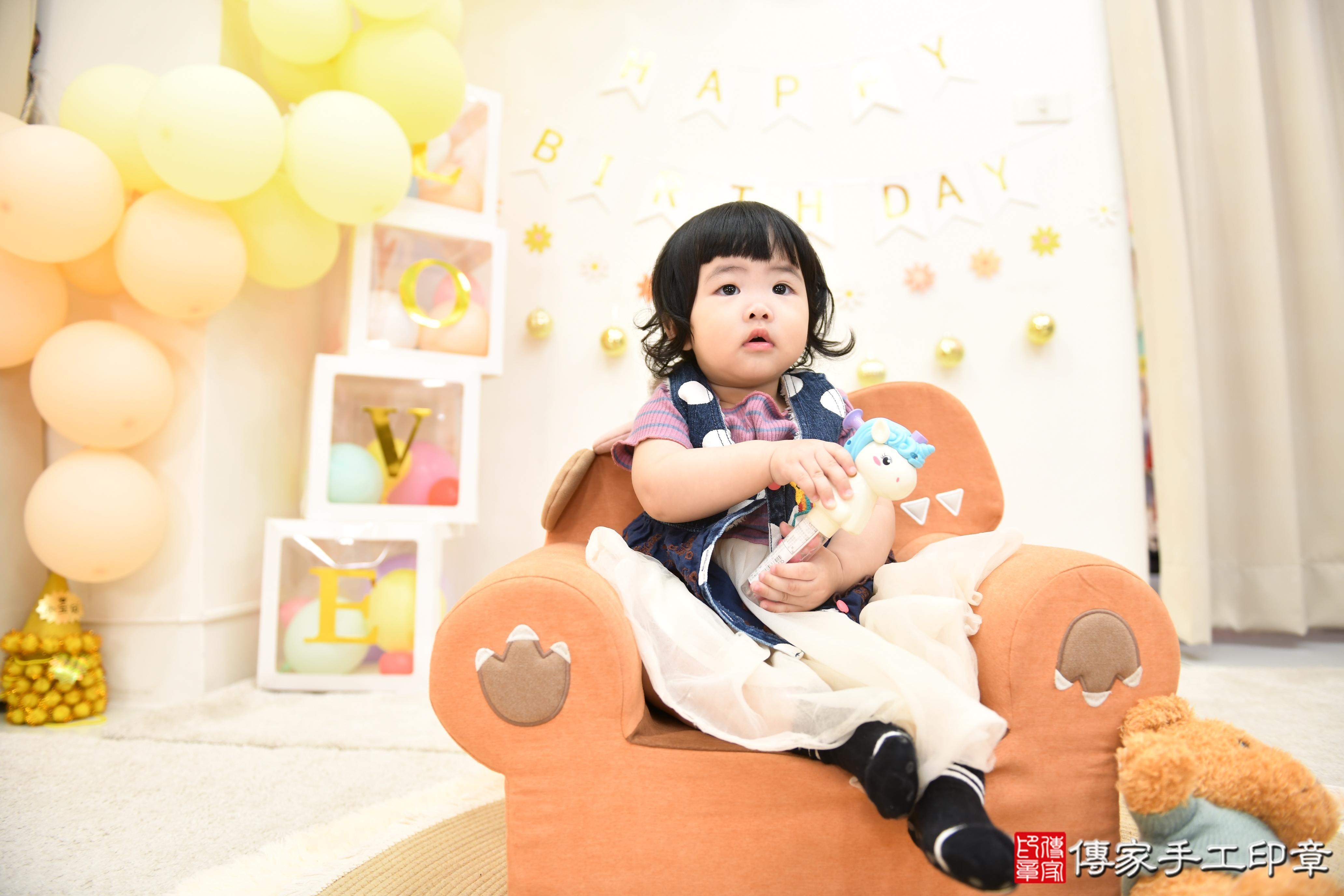 傳家手工印章高雄店、抓周、度脺、美式風會場、傳家嬰兒古禮、吉祥話、抓周道具物品24種、拍照。抓周證書。寶寶抓周、滿周歲、生日快樂、祝福