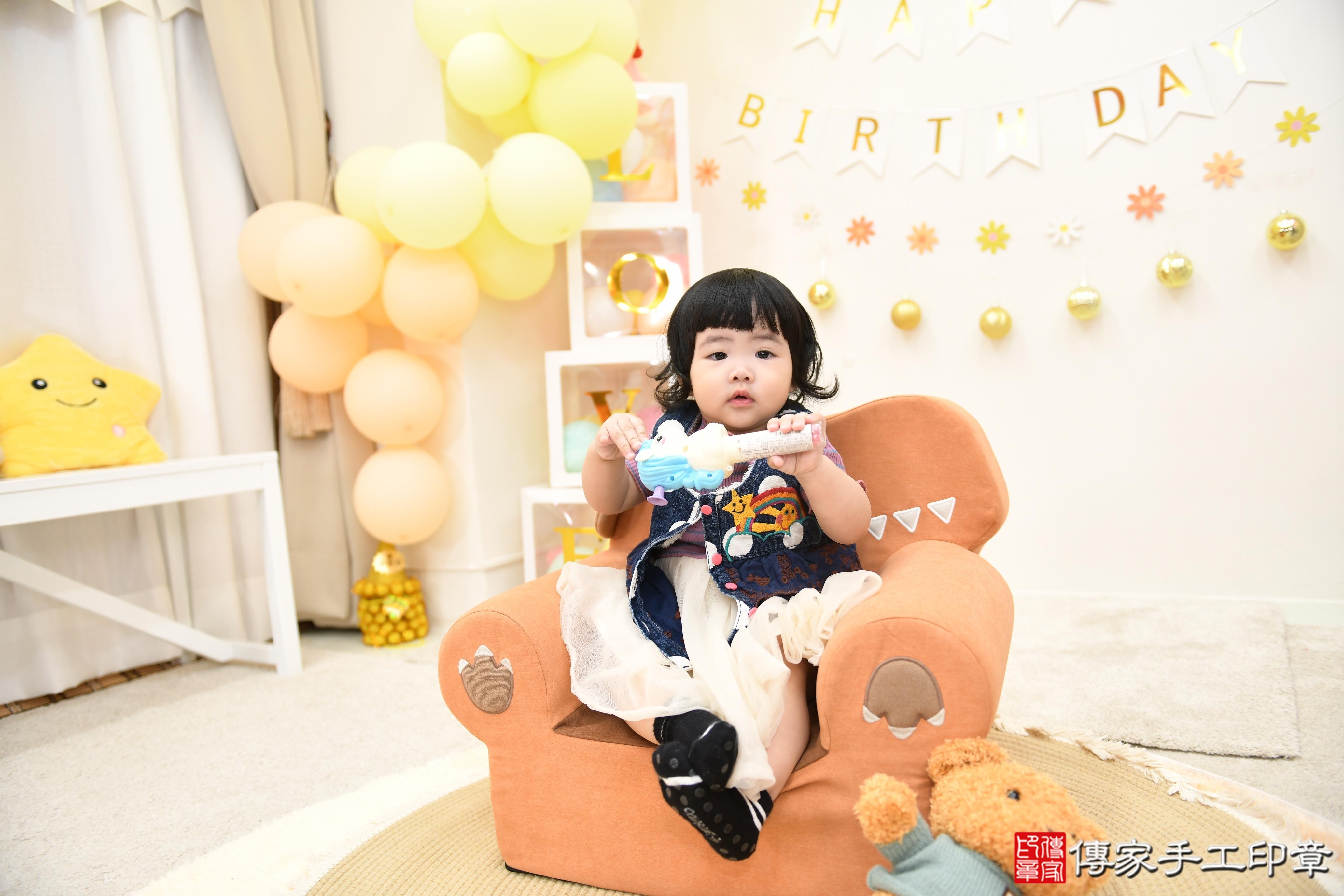 傳家手工印章高雄店、抓周、度脺、美式風會場、傳家嬰兒古禮、吉祥話、抓周道具物品24種、拍照。抓周證書。寶寶抓周、滿周歲、生日快樂、祝福